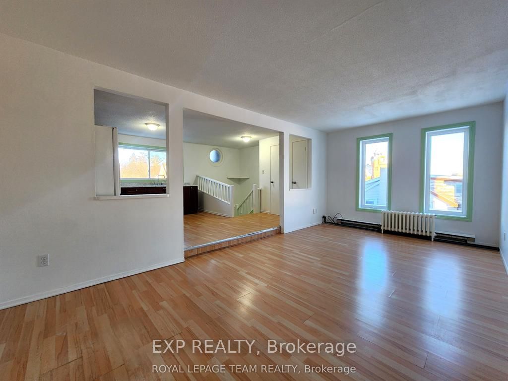 50 Madawaska Street W Property Photo 4