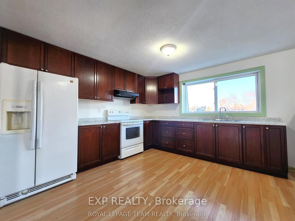 50 Madawaska Street W Property Photo 6