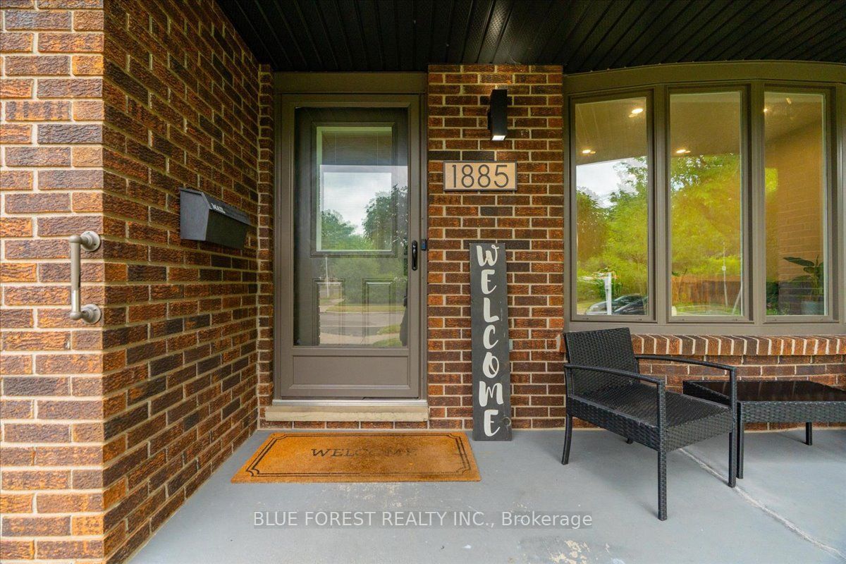 1885 Aldersbrook Road Property Photo 4