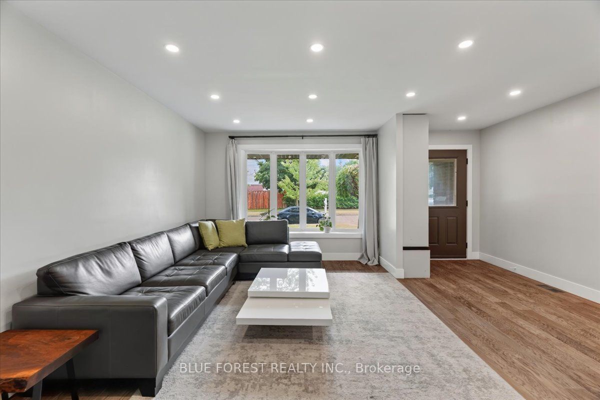 1885 Aldersbrook Road Property Photo 10