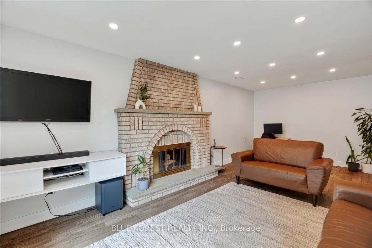 1885 Aldersbrook Road Property Photo 33