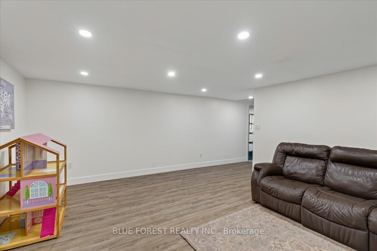 1885 Aldersbrook Road Property Photo 37