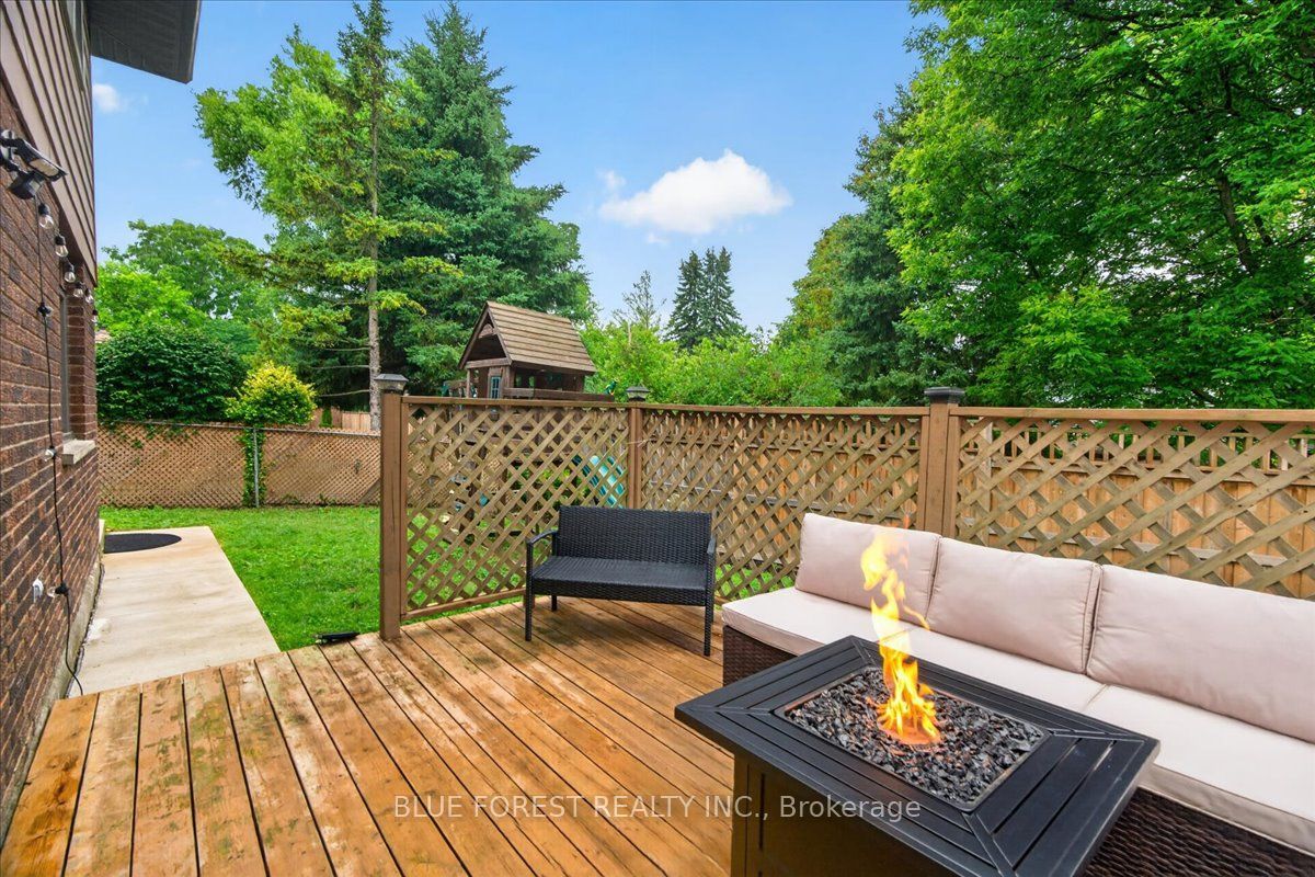 1885 Aldersbrook Road Property Photo 41