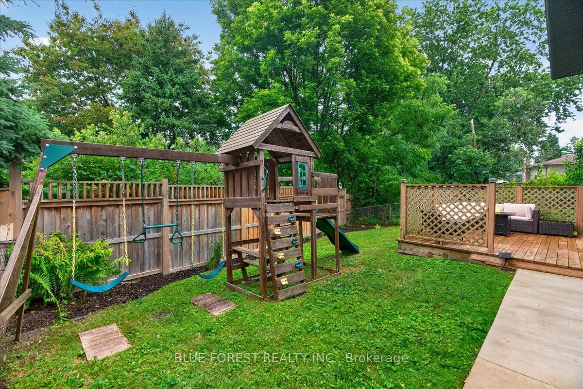 1885 Aldersbrook Road Property Photo 44