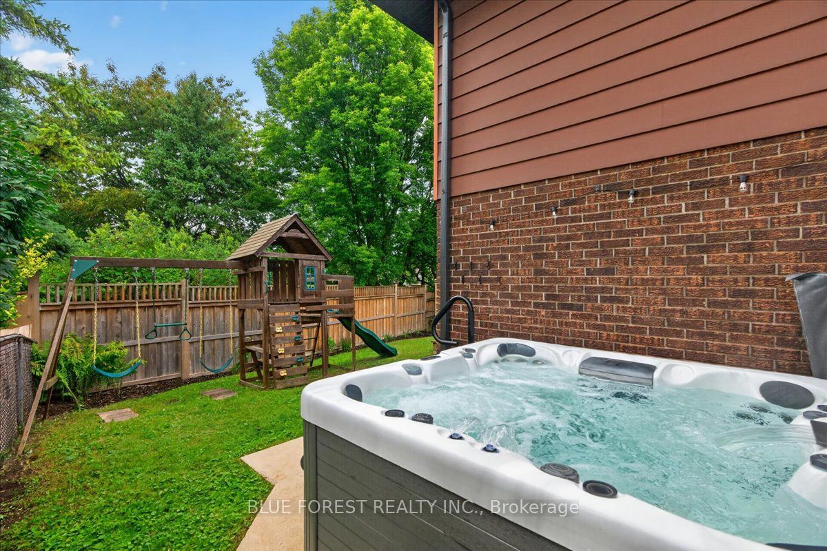 1885 Aldersbrook Road Property Photo 45