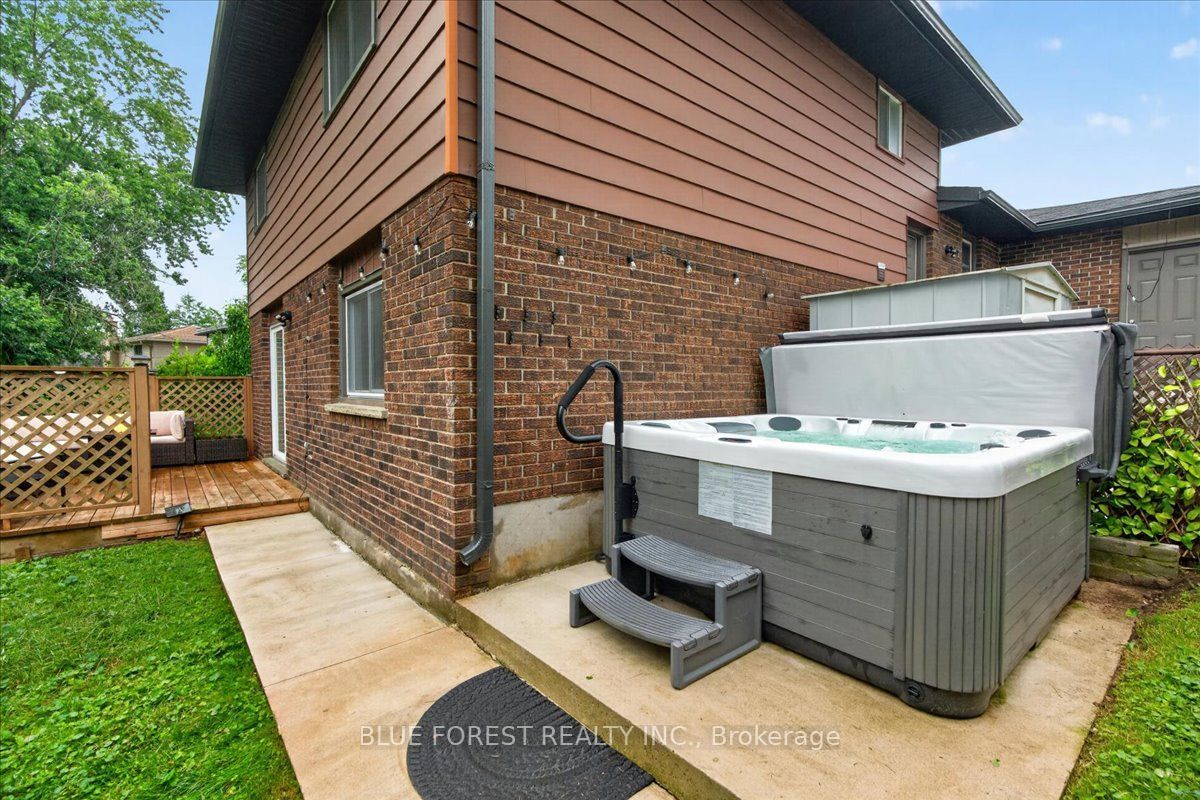 1885 Aldersbrook Road Property Photo 47