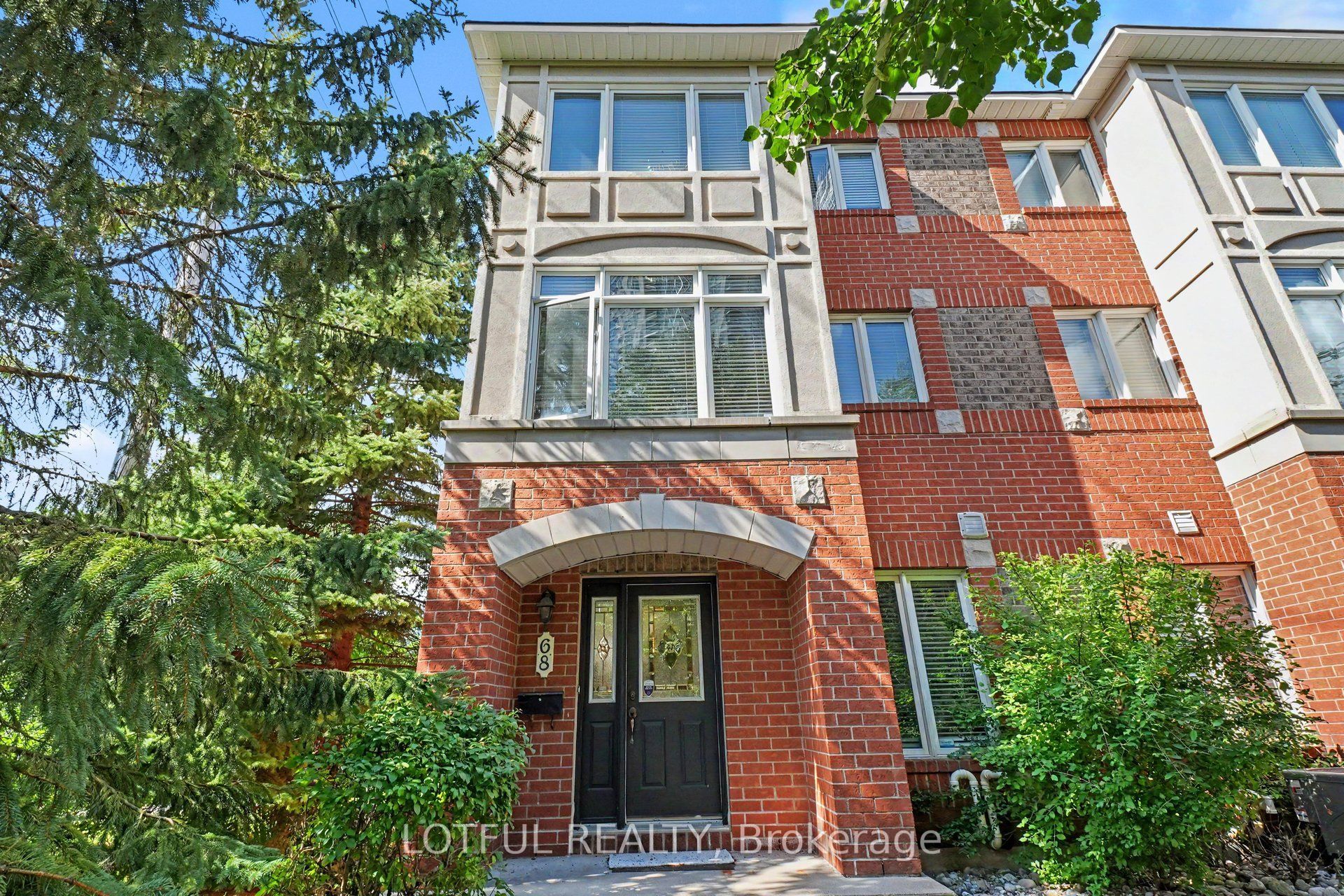 68 Metropole Private Property Photo 1