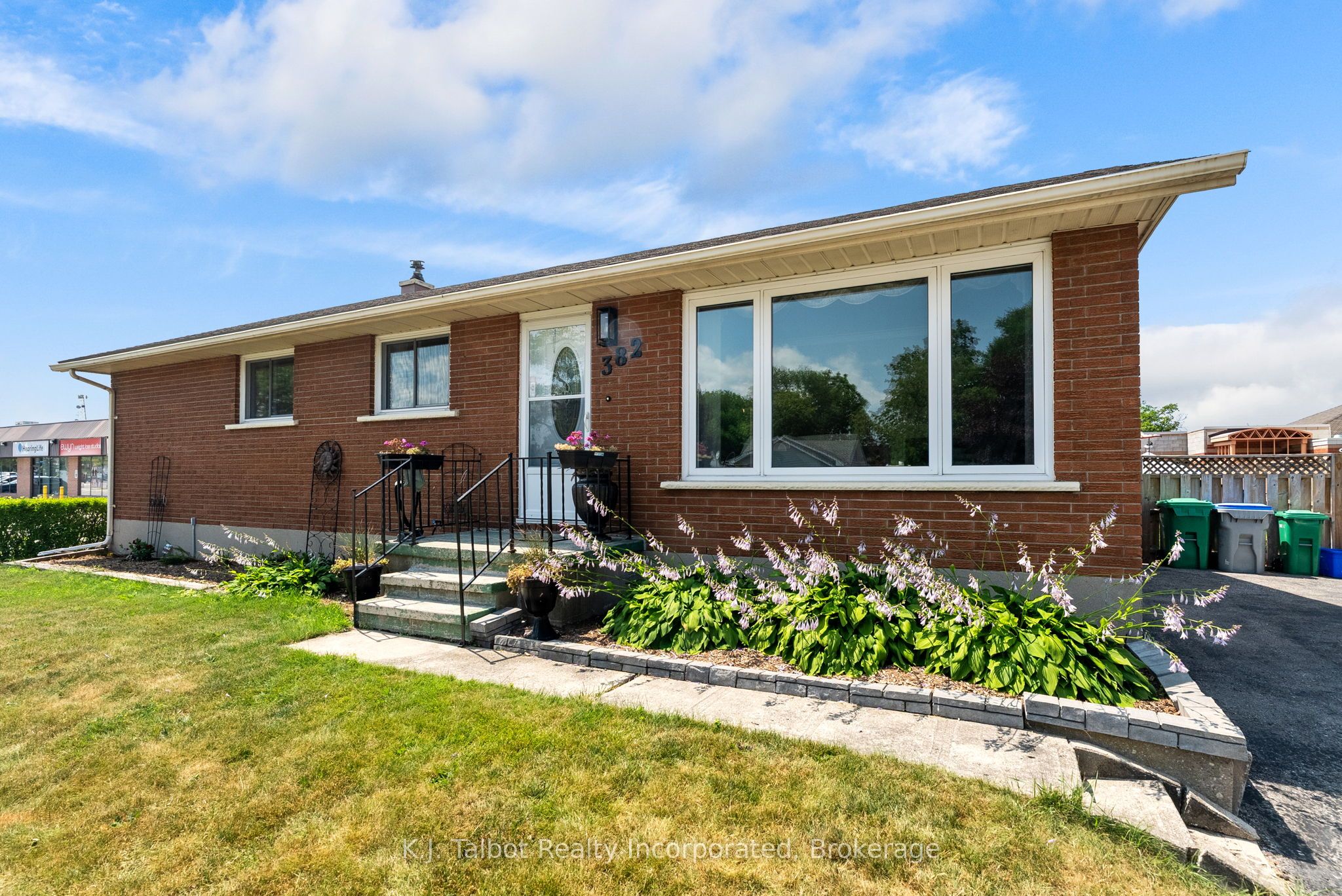 382 Huron Road Property Photo 1