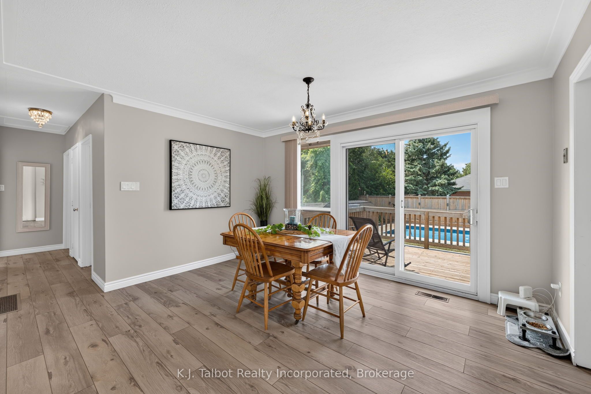 382 Huron Road Property Photo 12