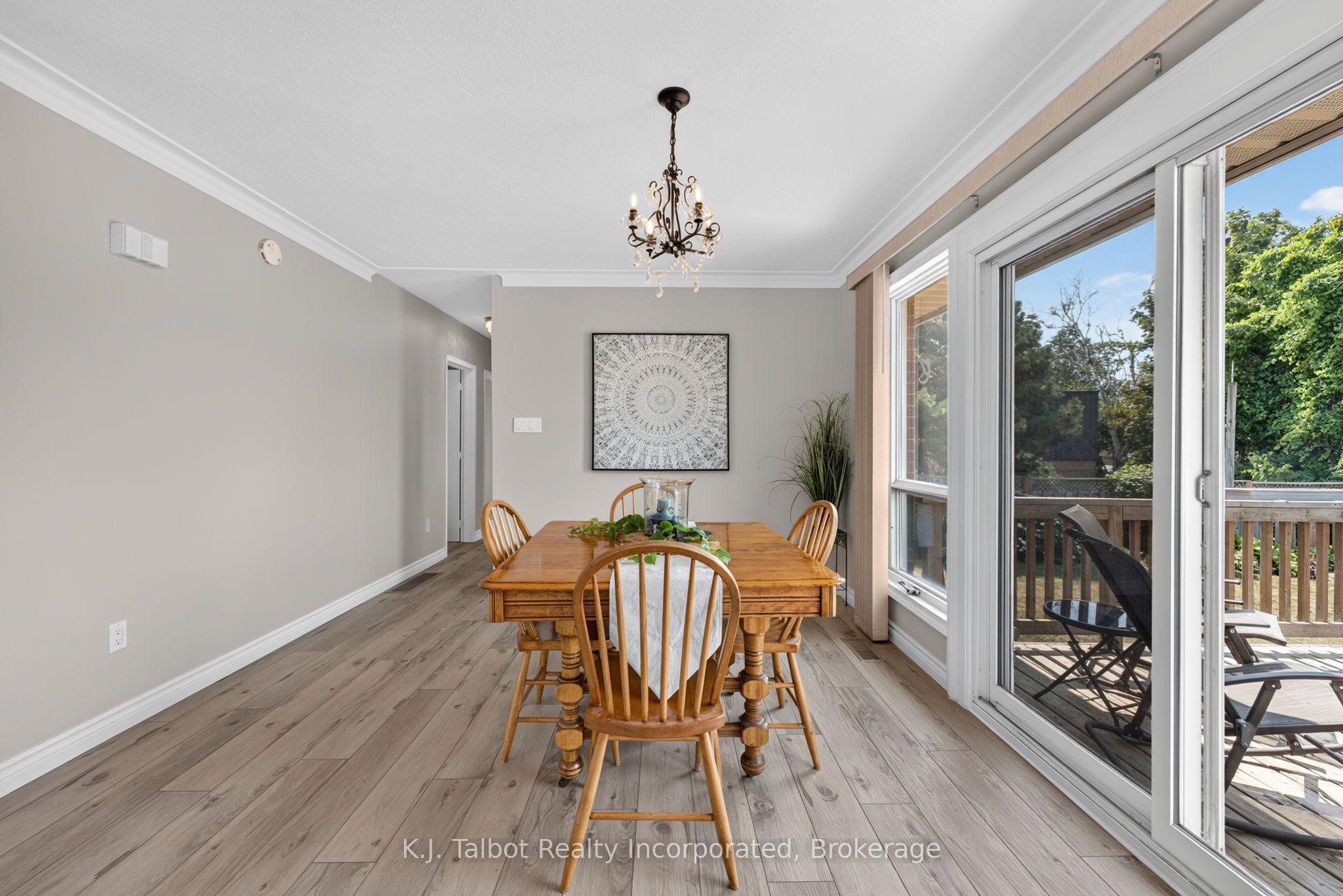 382 Huron Road Property Photo 14