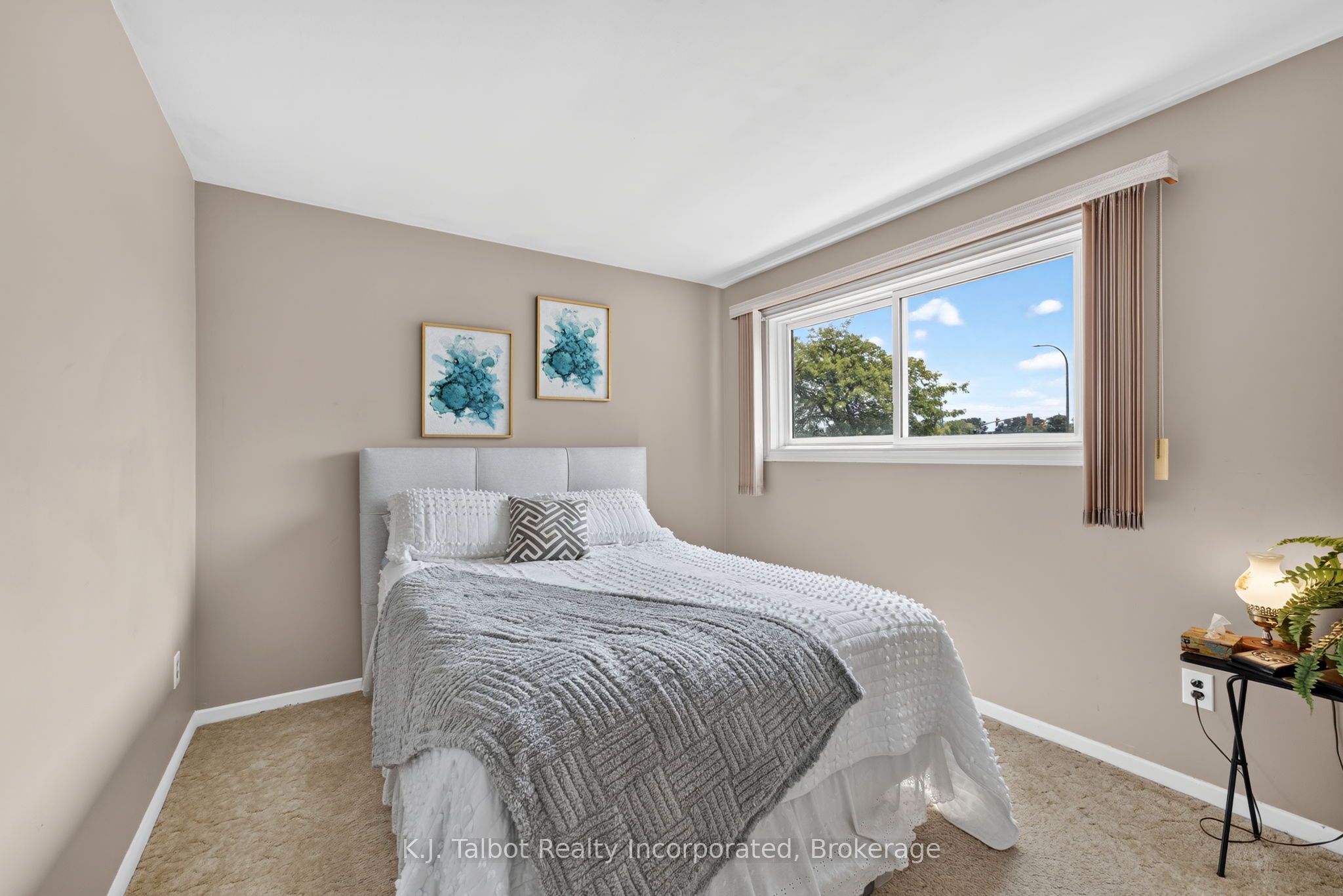 382 Huron Road Property Photo 20
