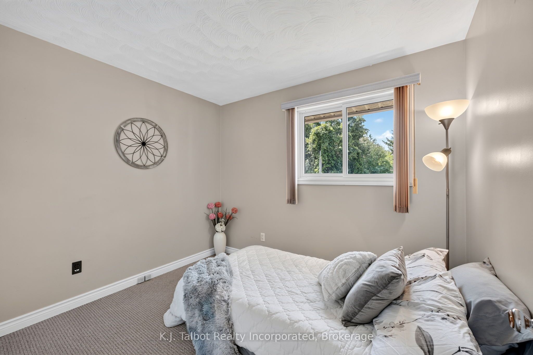 382 Huron Road Property Photo 22