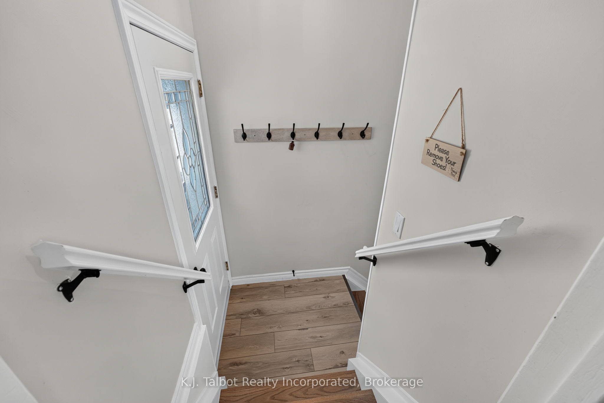382 Huron Road Property Photo 28