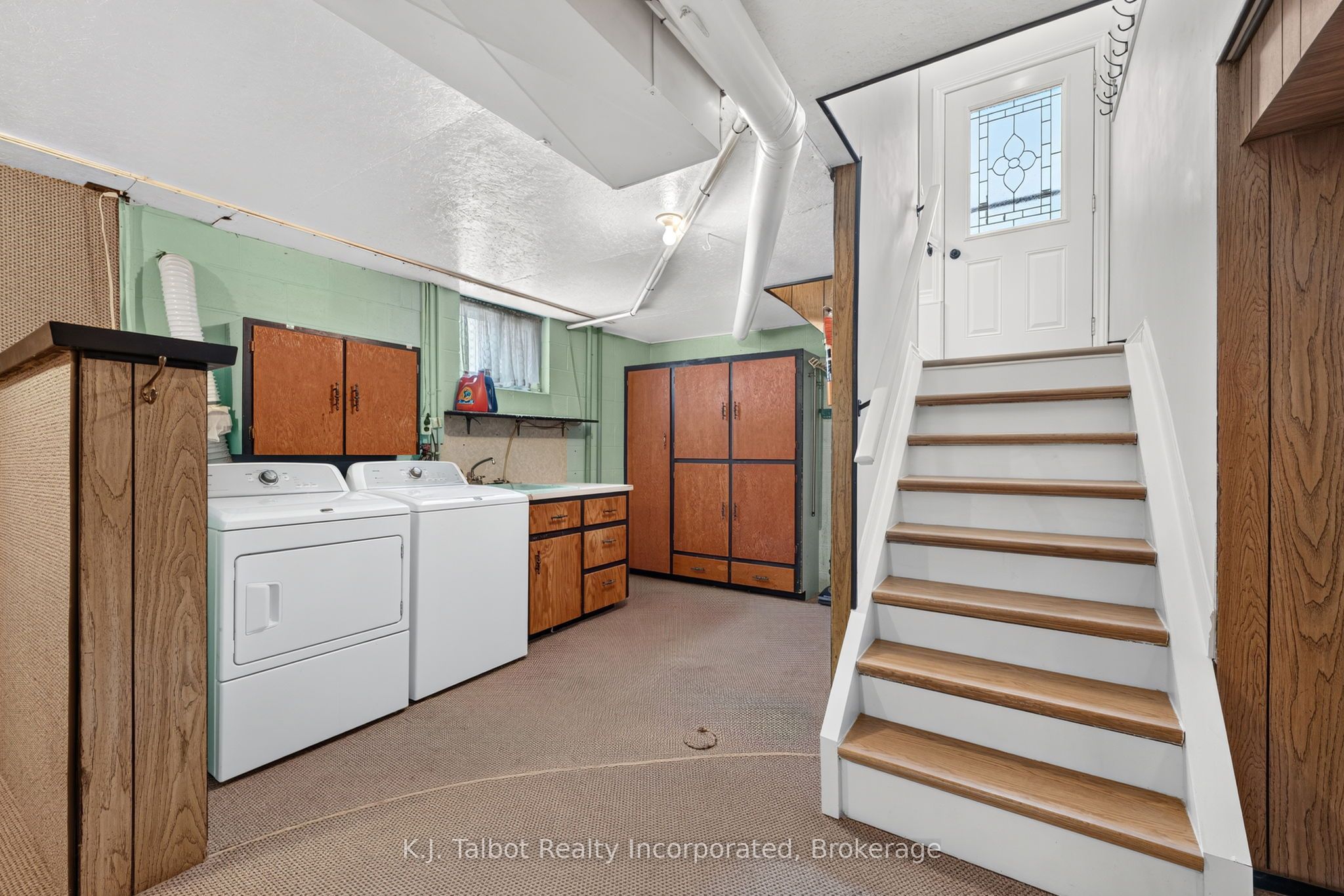 382 Huron Road Property Photo 30