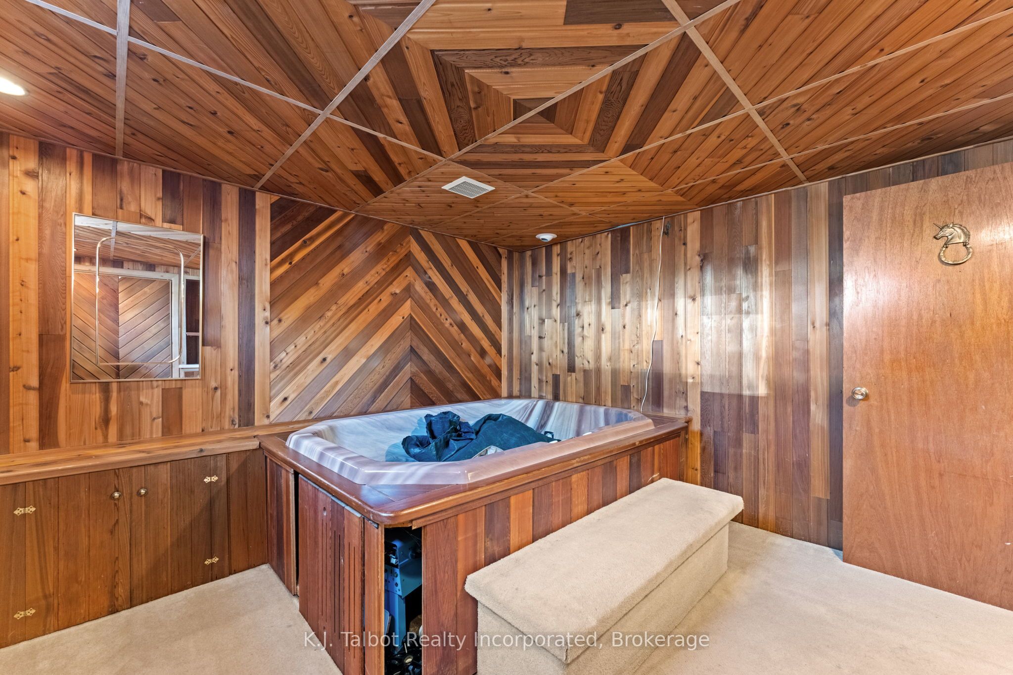 382 Huron Road Property Photo 32