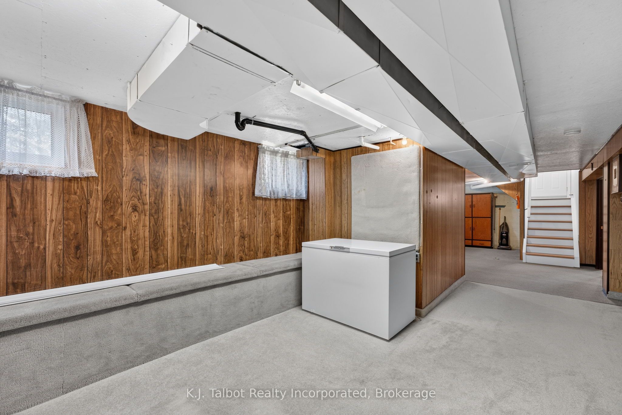 382 Huron Road Property Photo 39