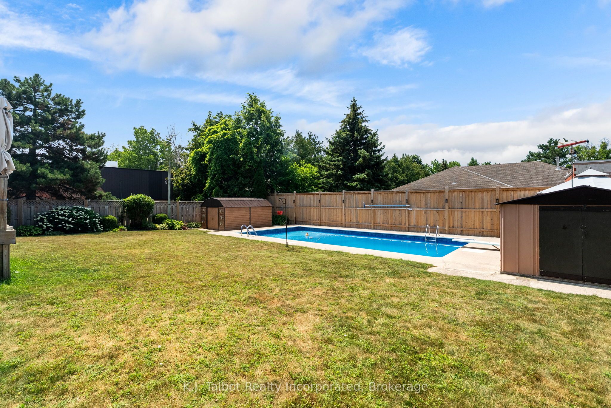 382 Huron Road Property Photo 45