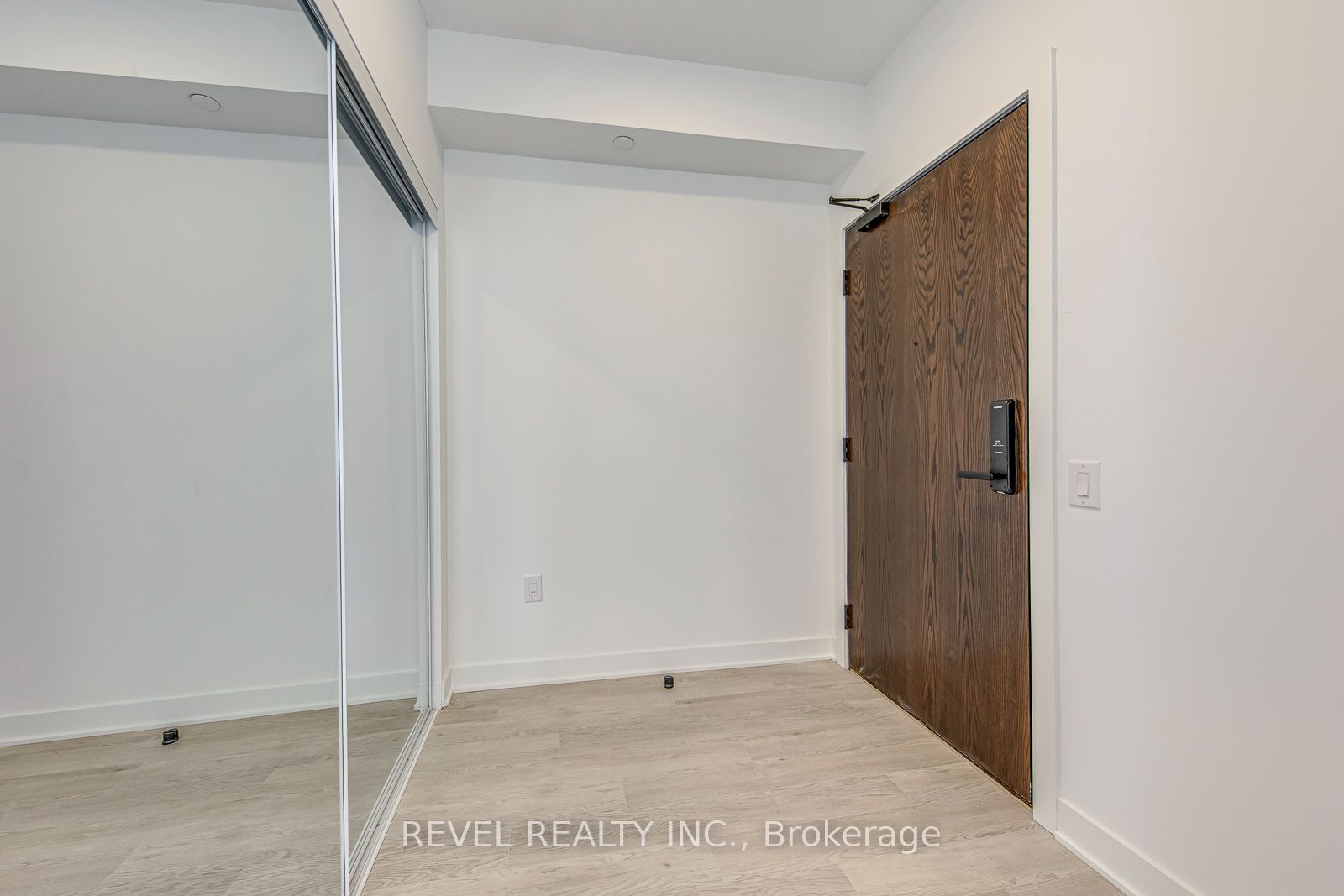 2782 Barton Street E 1107 Property Photo 6