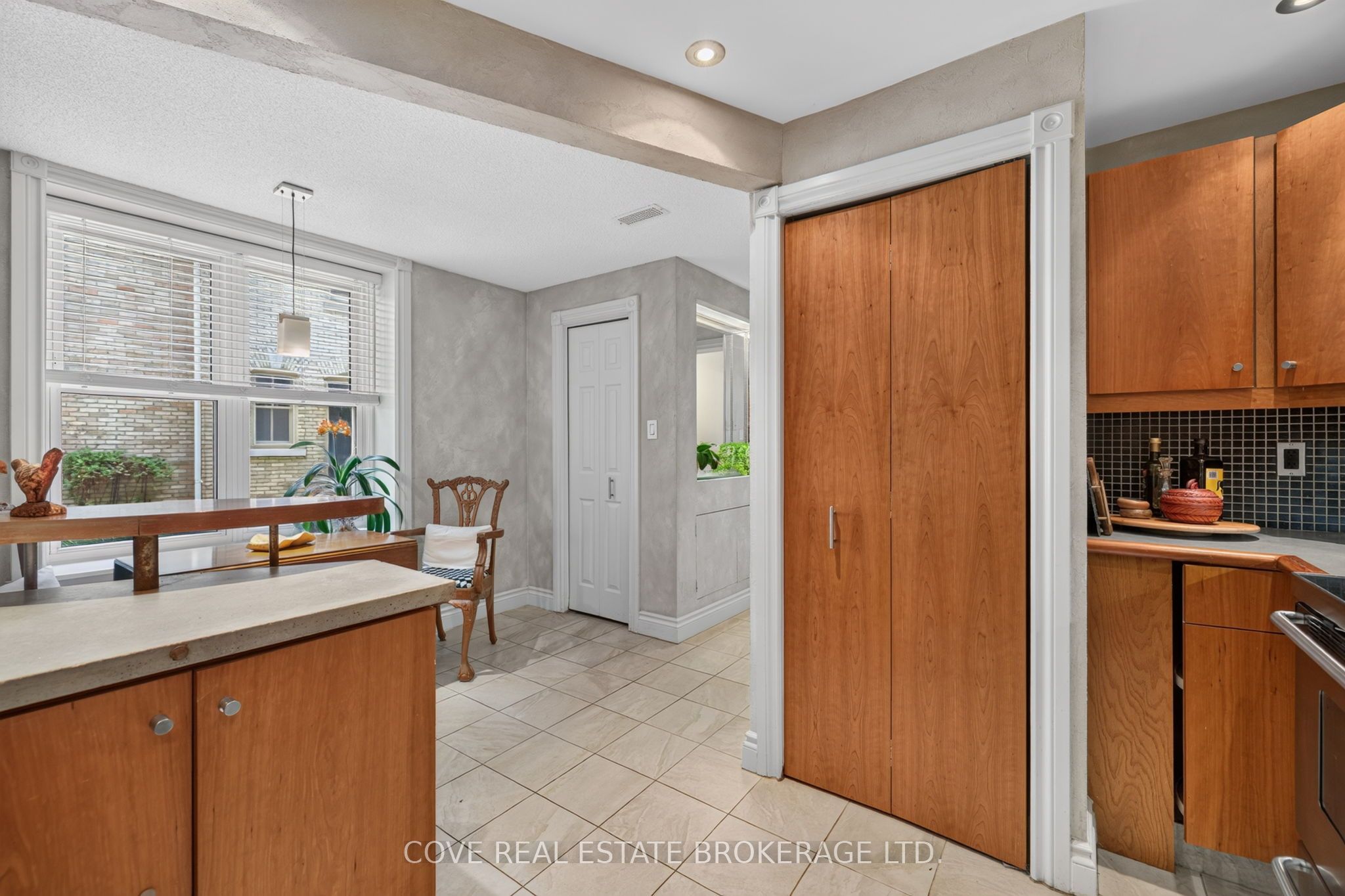 280 Queens Avenue 104 Property Photo 25