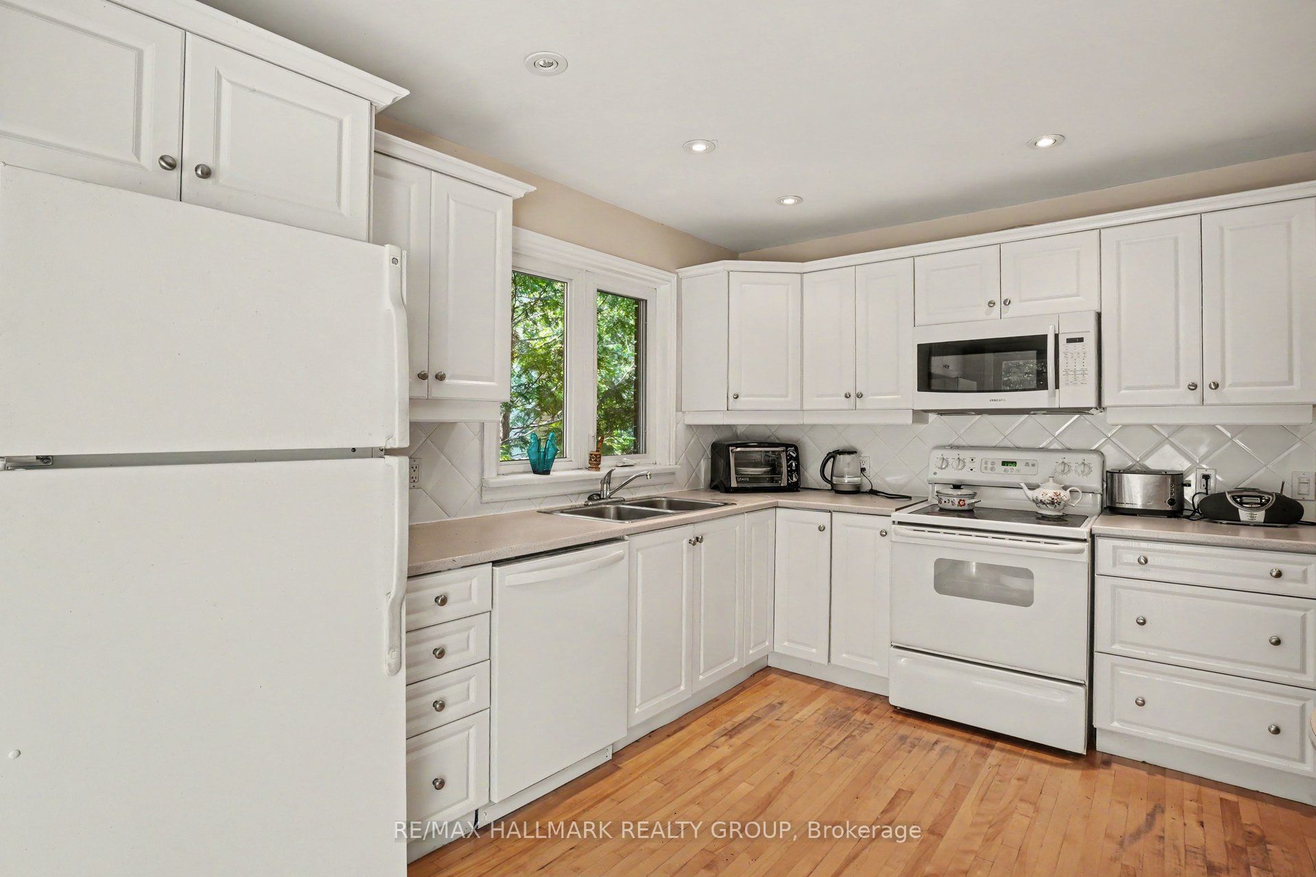 657 Golden Avenue Property Photo 25