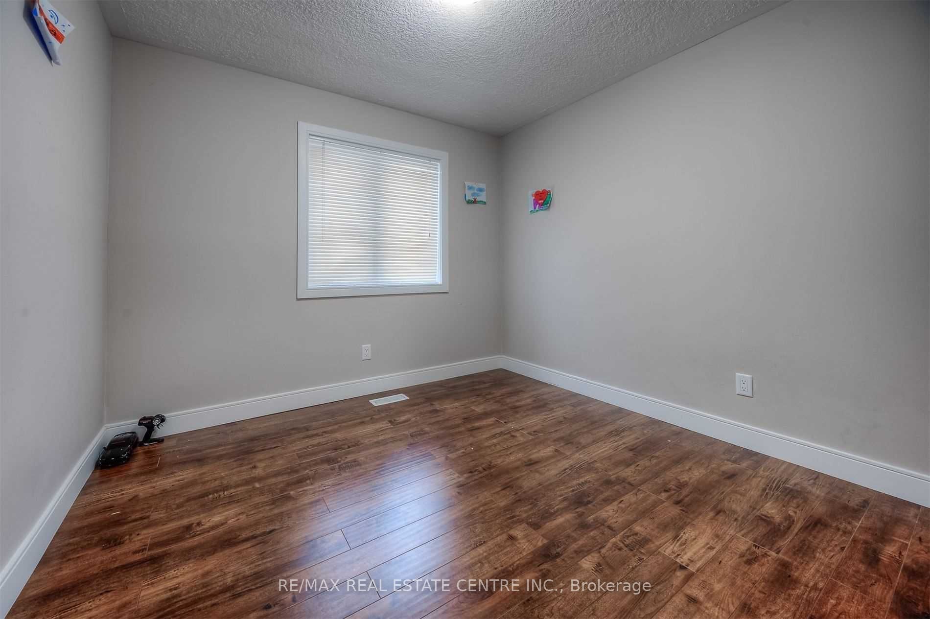 292 Falcon Drive 8 Property Photo 10