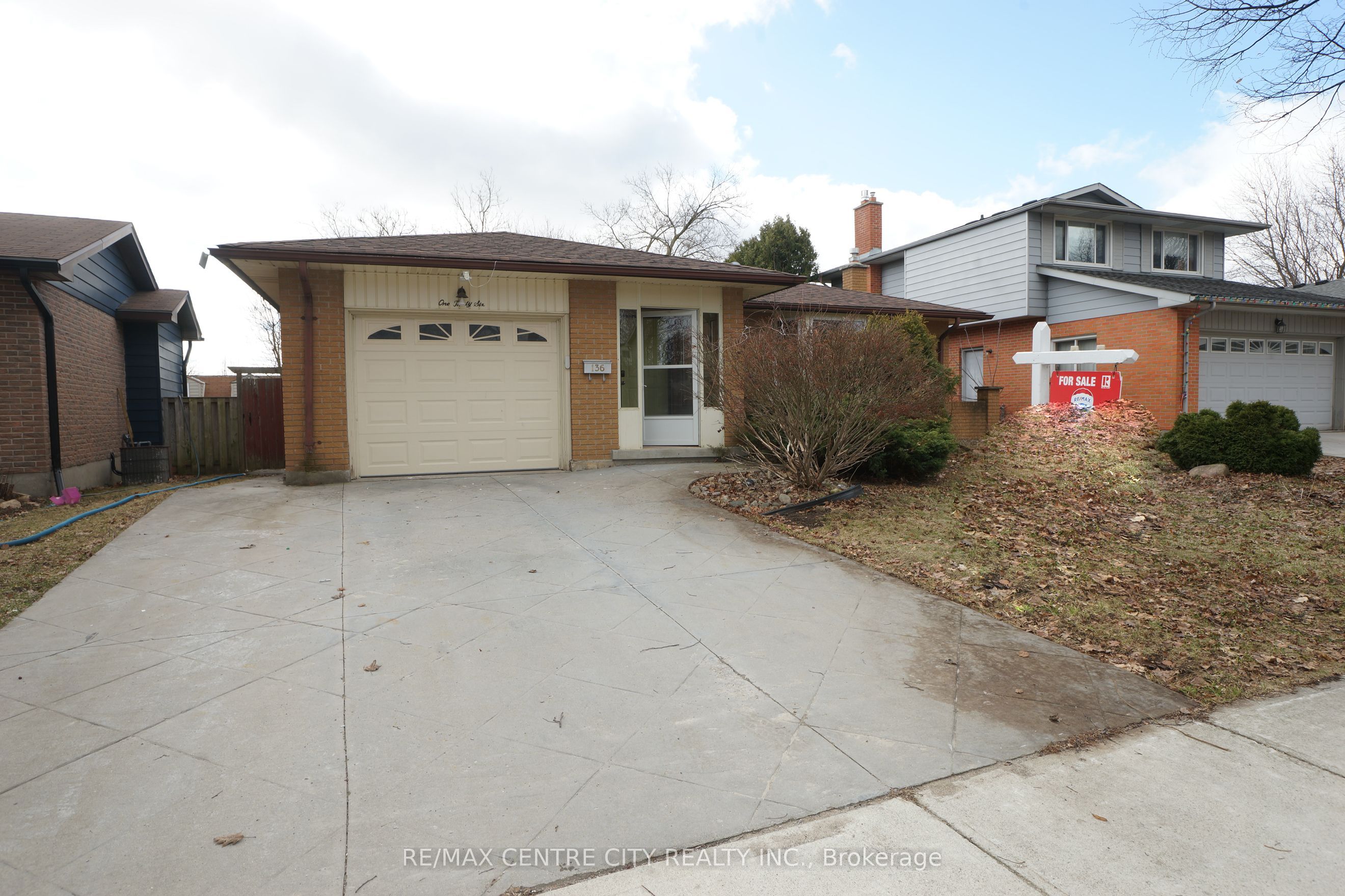 136 Concord Crescent Property Photo 1