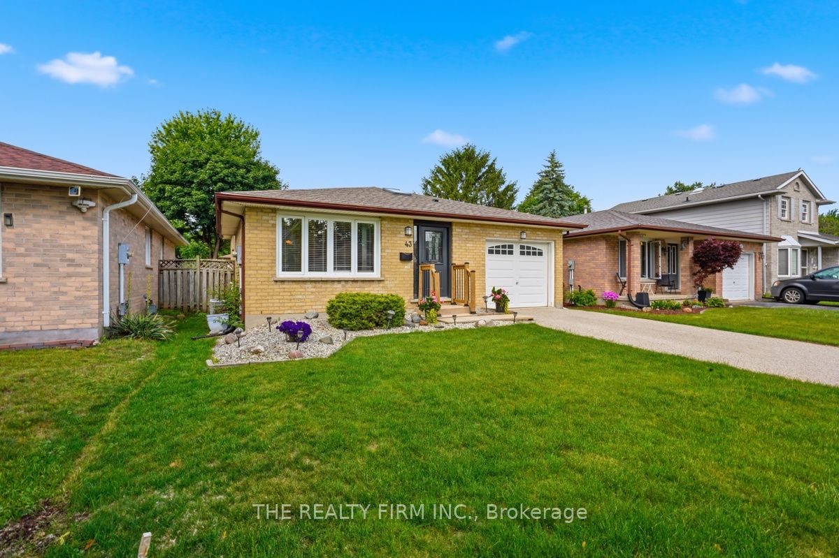 43 Clara Crescent Property Photo 2