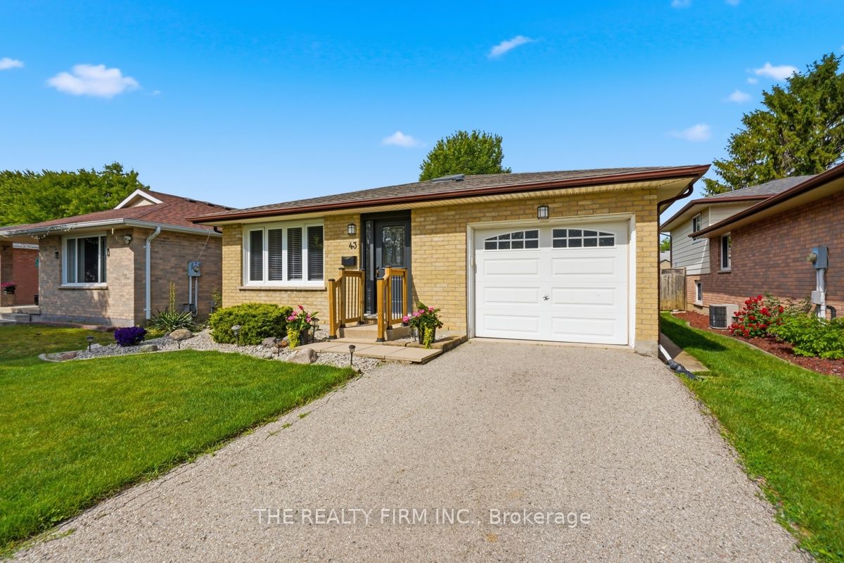 43 Clara Crescent Property Photo 3