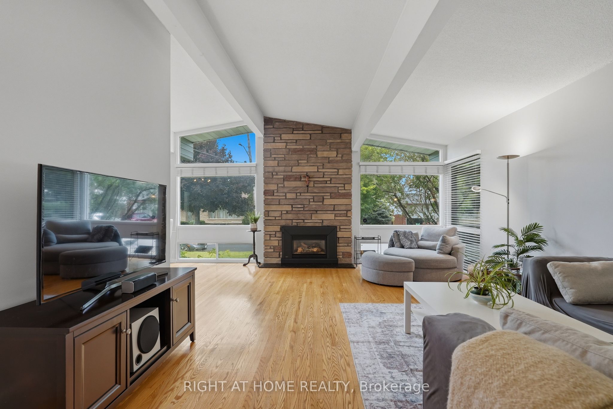 1272 Collins Avenue Property Photo 3