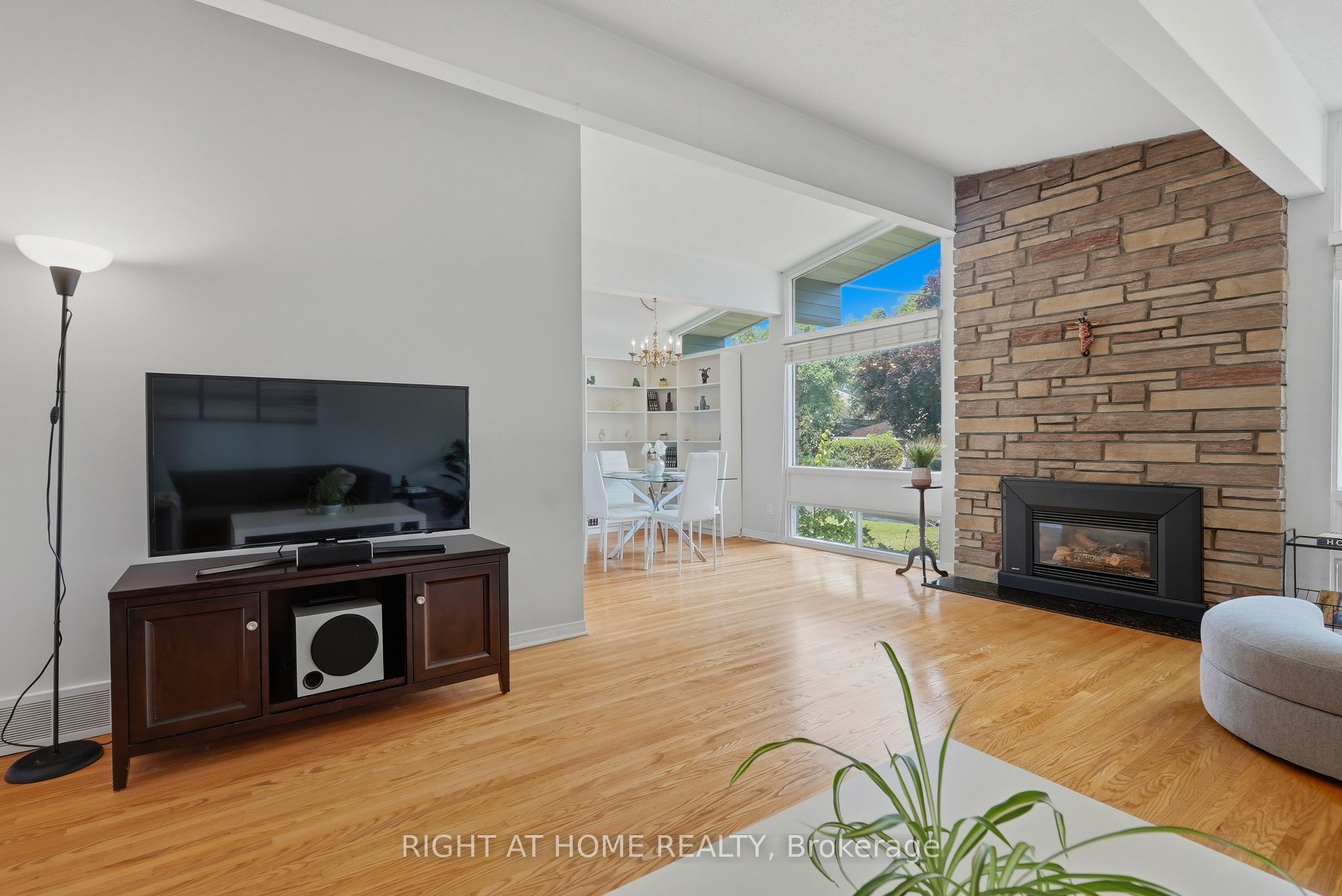 1272 Collins Avenue Property Photo 4