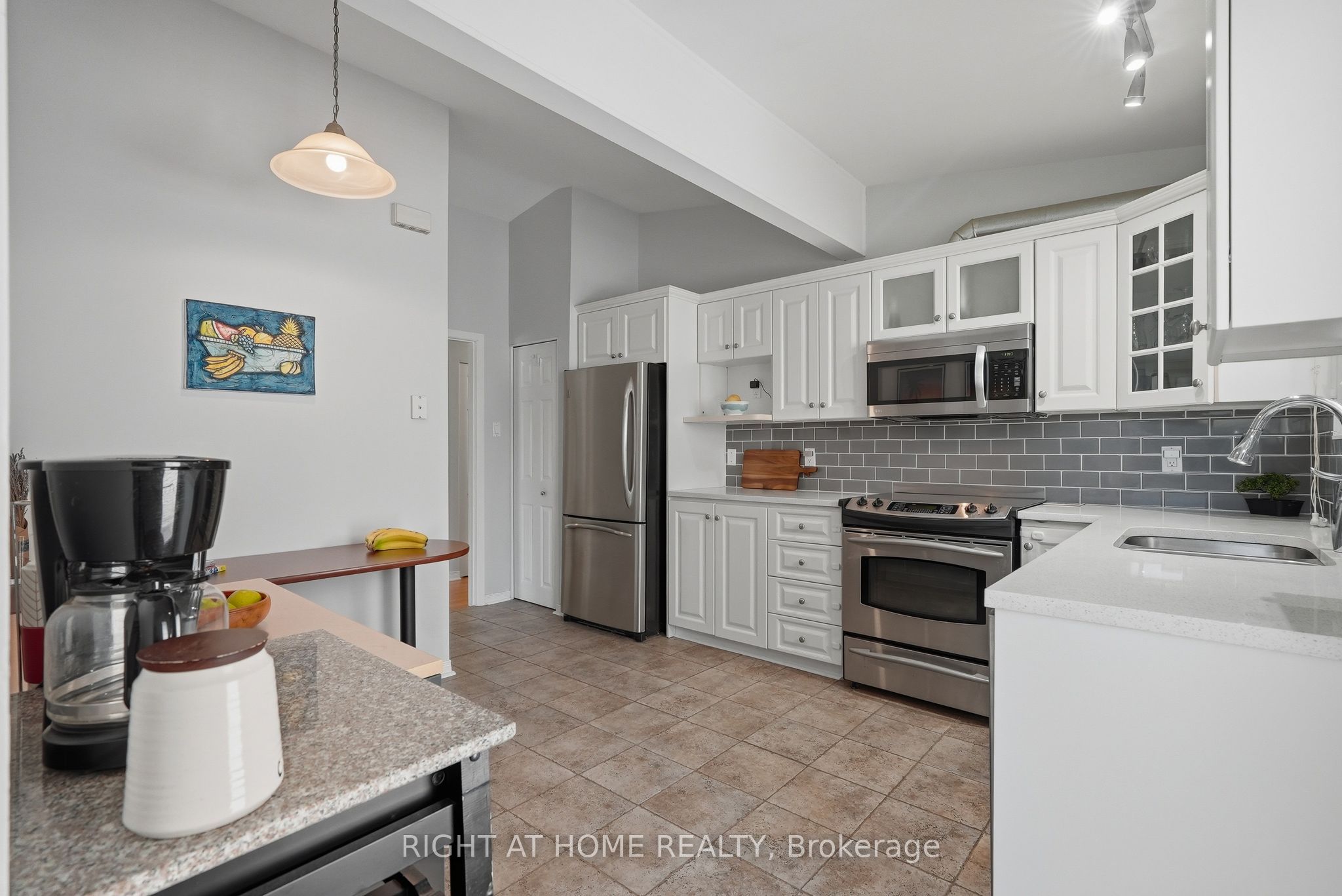 1272 Collins Avenue Property Photo 7