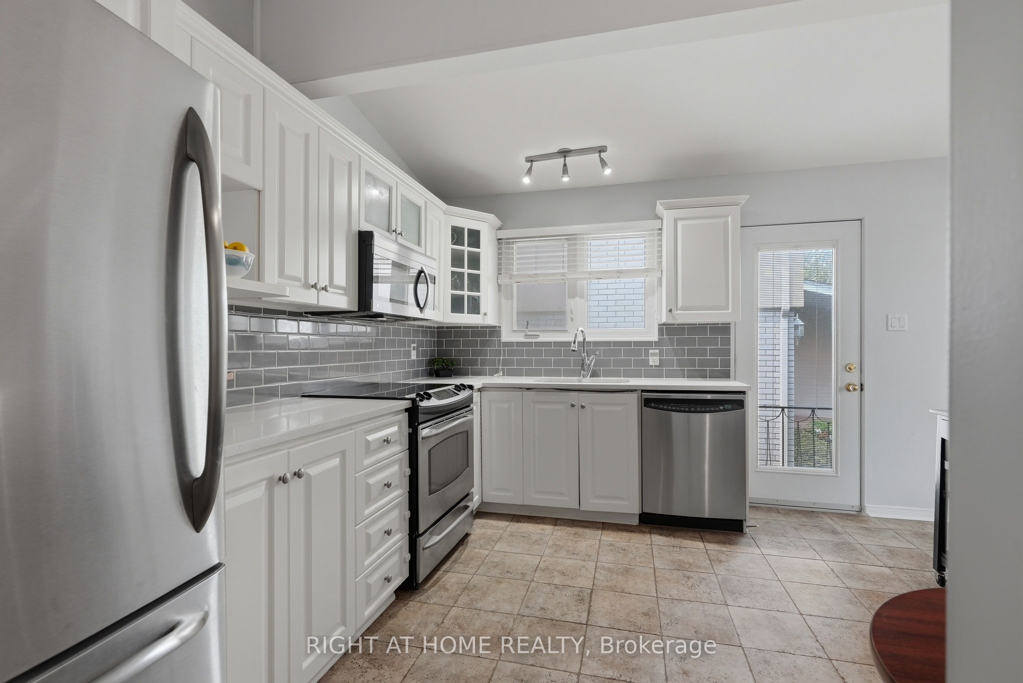 1272 Collins Avenue Property Photo 8
