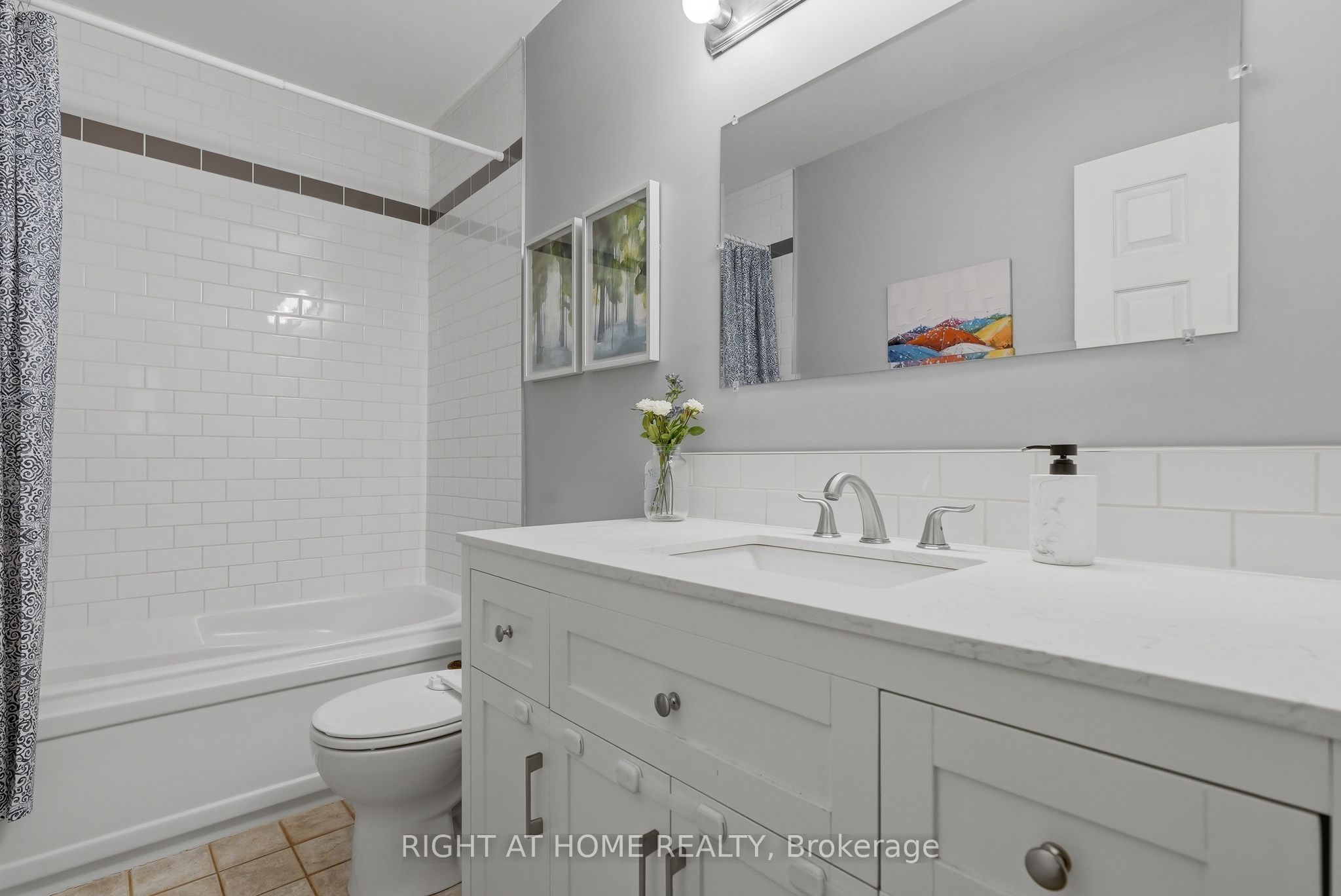 1272 Collins Avenue Property Photo 12