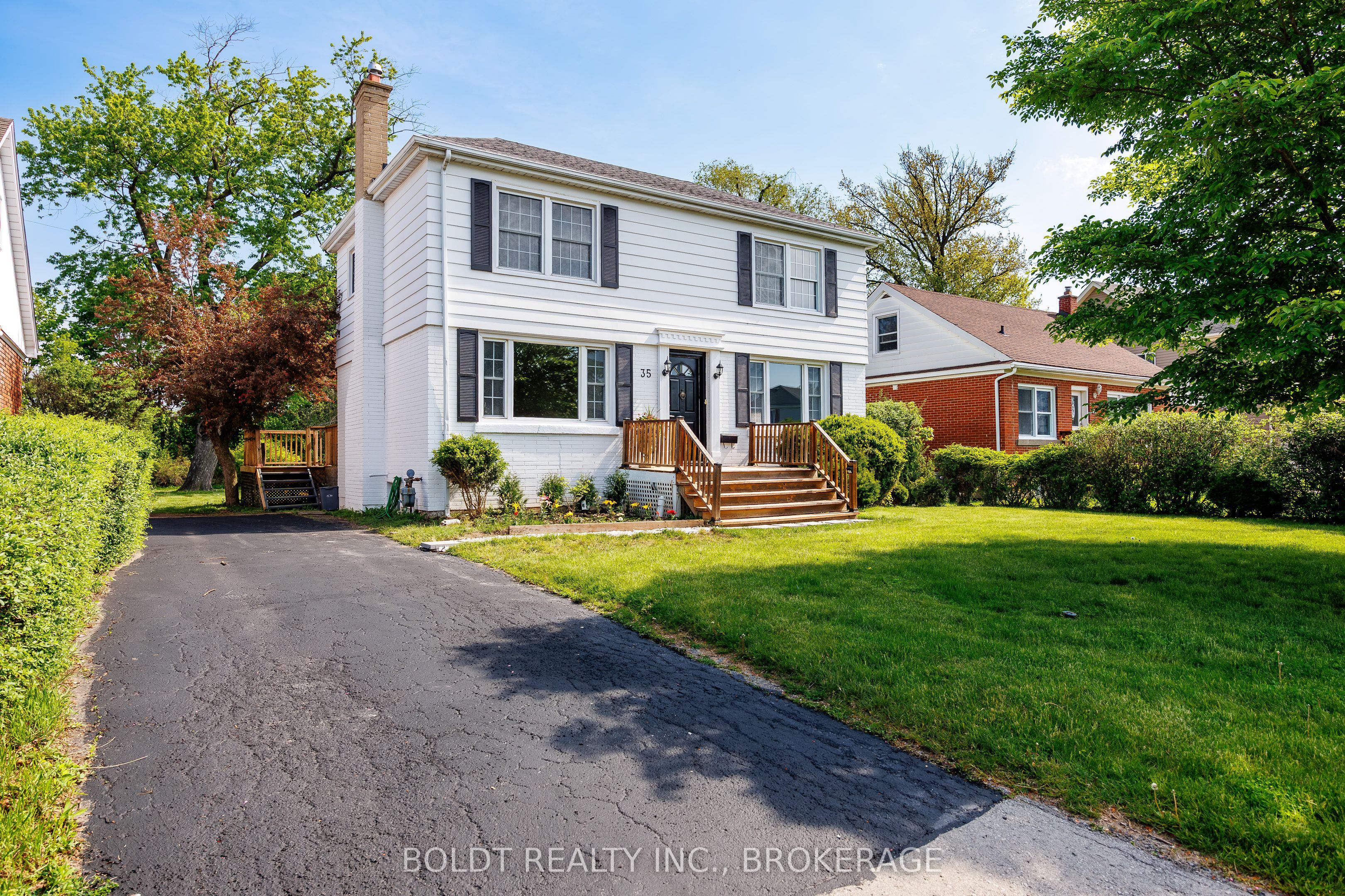 35 Rivercrest Drive