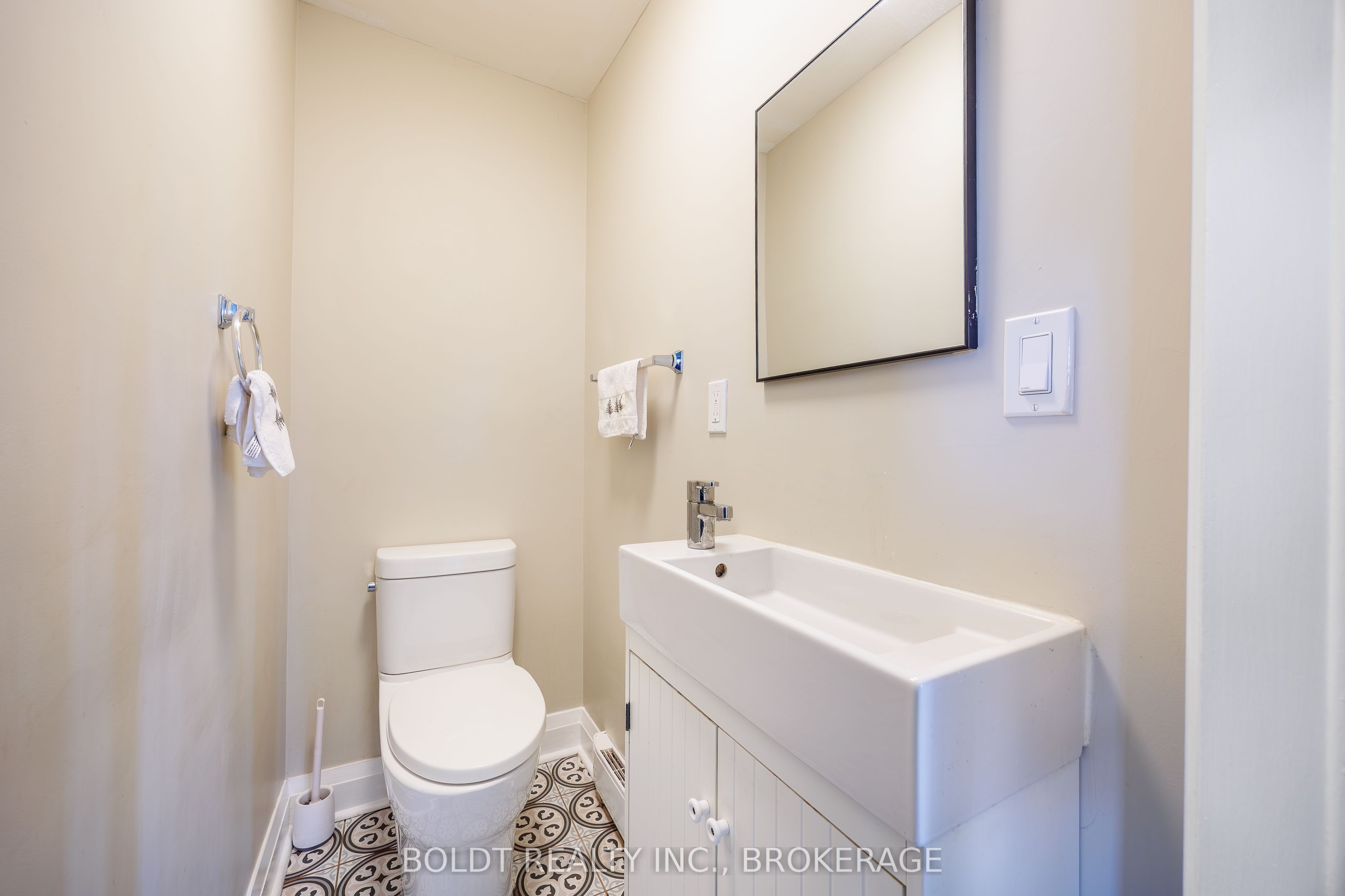 35 Rivercrest Drive Property Photo 18