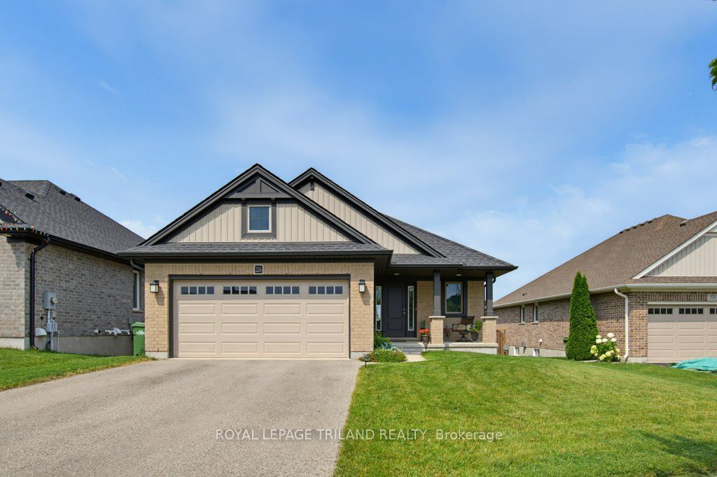 226 Peach Tree Boulevard Property Photo 1
