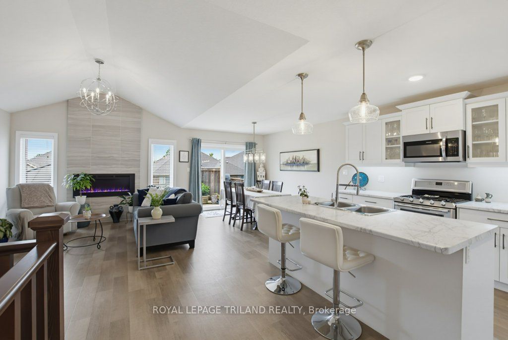 226 Peach Tree Boulevard Property Photo 2