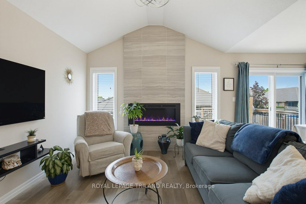 226 Peach Tree Boulevard Property Photo 3