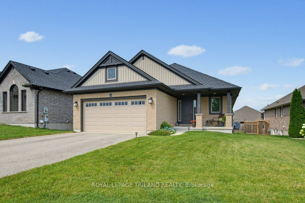 226 Peach Tree Boulevard Property Photo 6