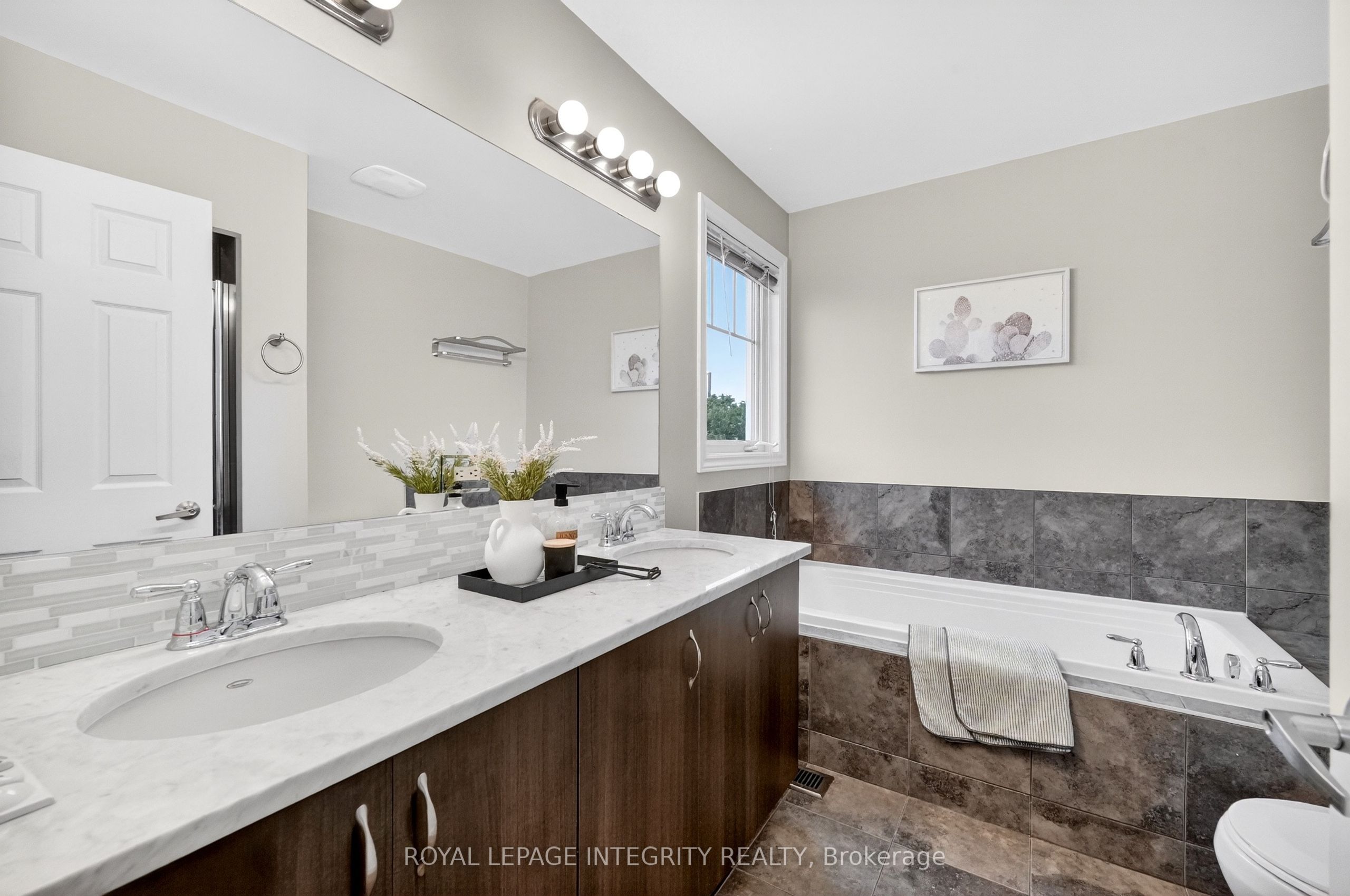 351 Gallantry Way Property Photo 21