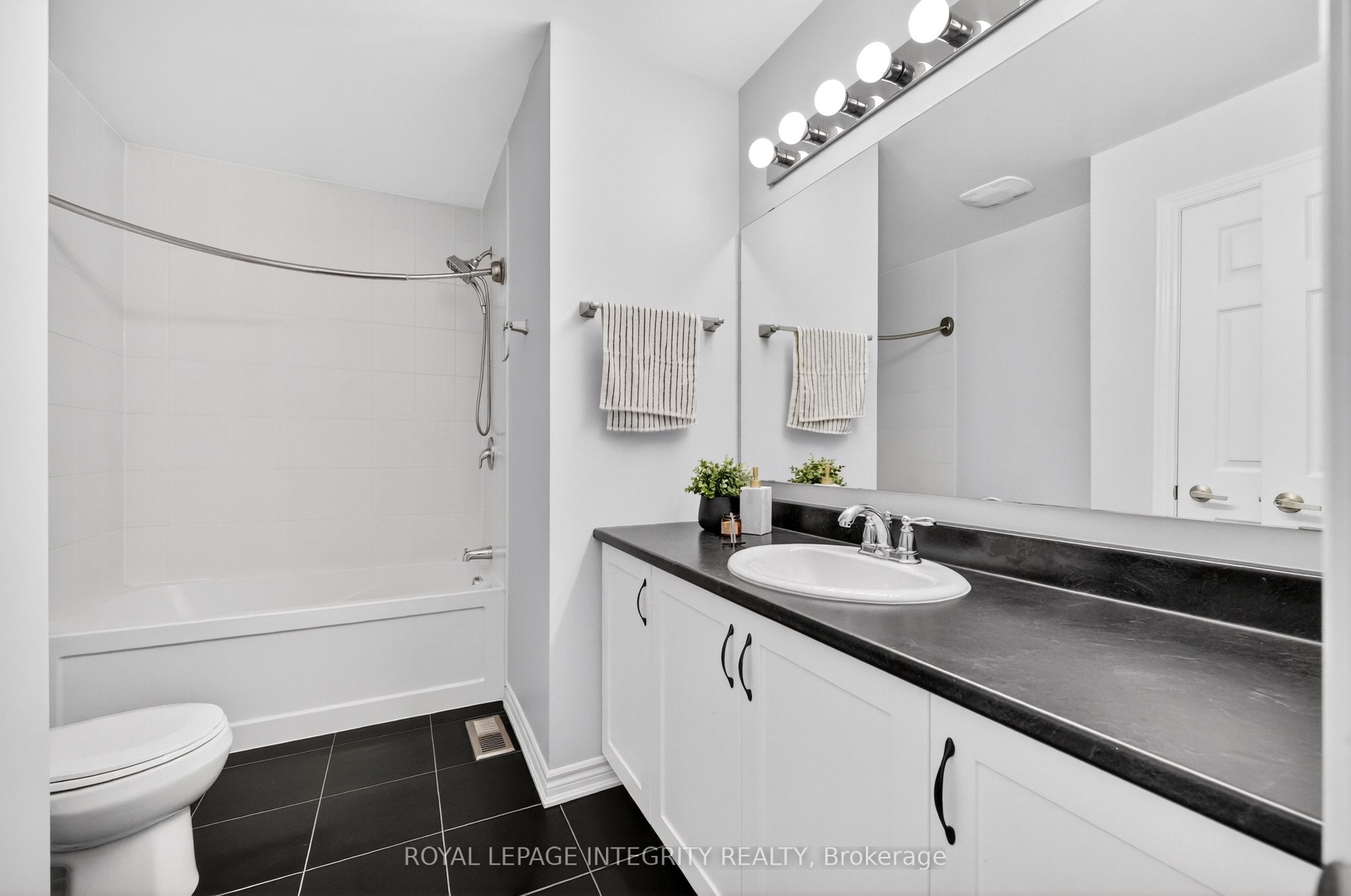 351 Gallantry Way Property Photo 29