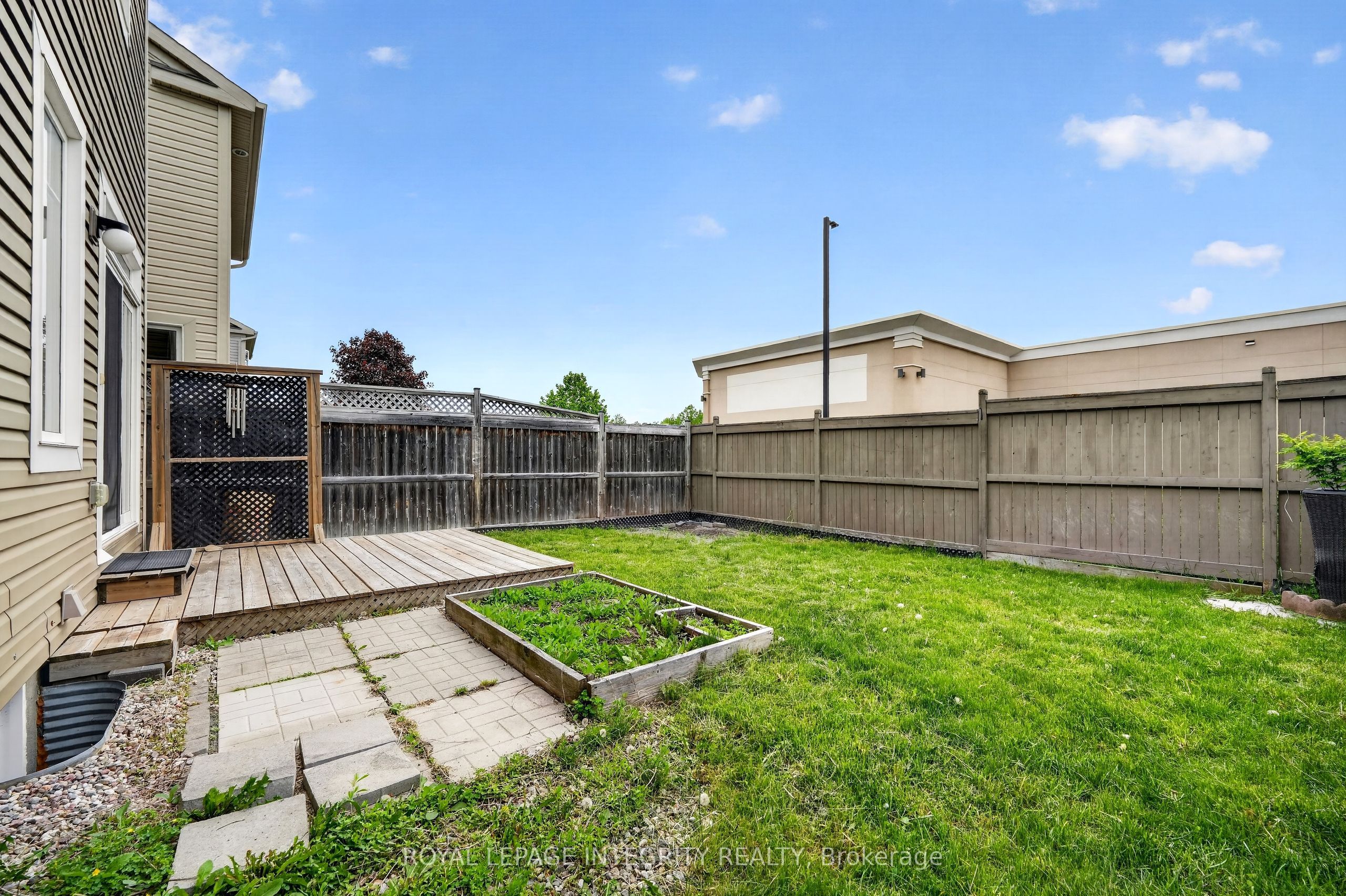 351 Gallantry Way Property Photo 35