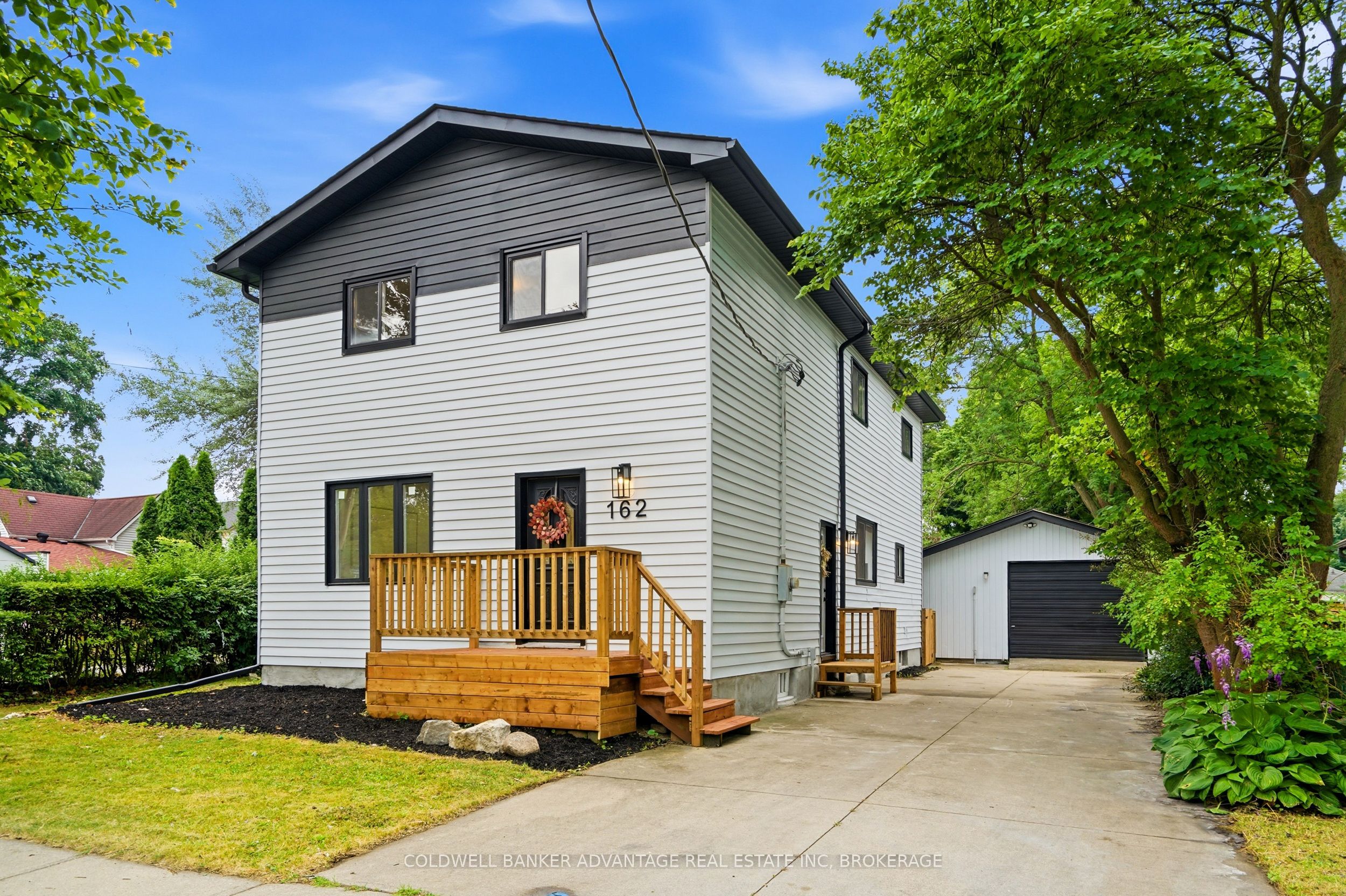 162 Dufferin Street E