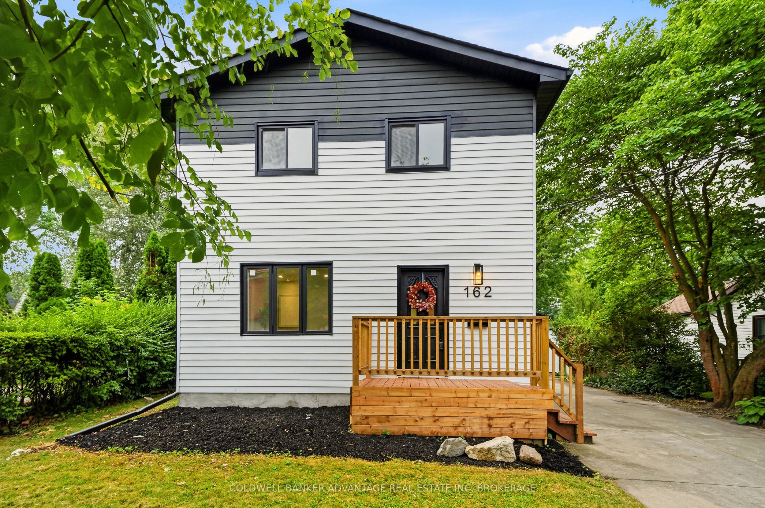 162 Dufferin Street E Property Photo 3