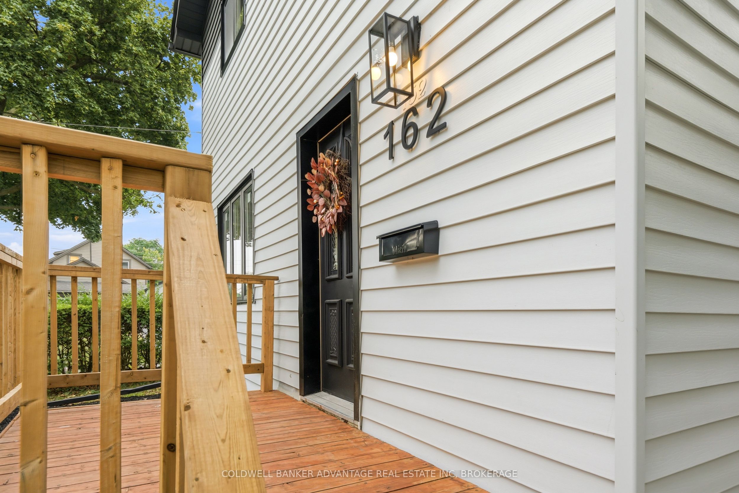 162 Dufferin Street E Property Photo 4