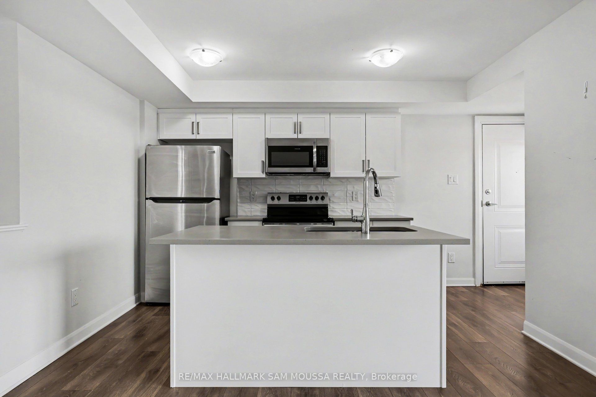 215 Eldorado Private A Property Photo 14
