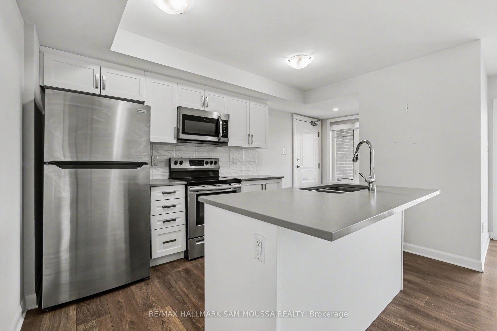 215 Eldorado Private A Property Photo 15
