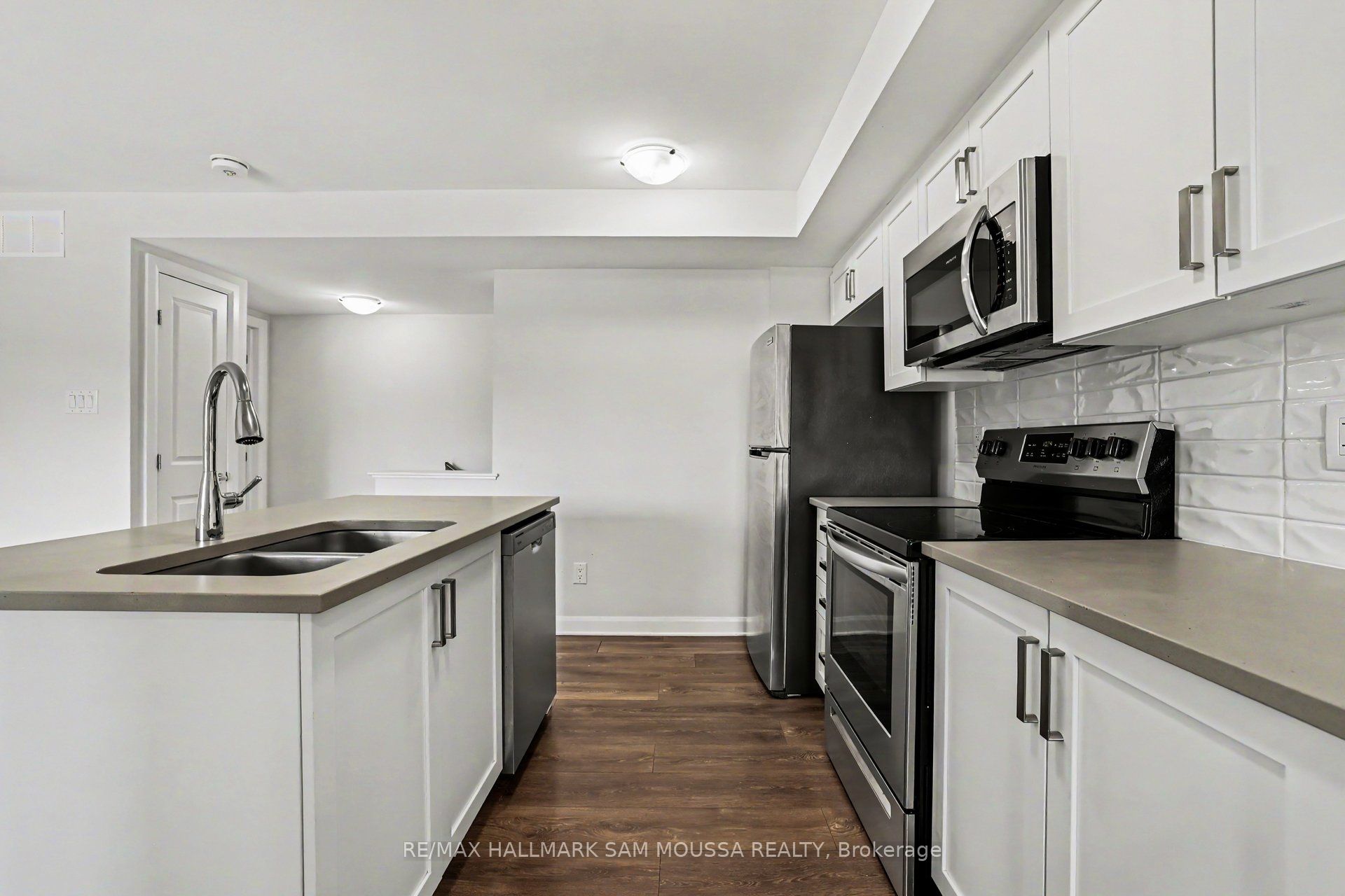 215 Eldorado Private A Property Photo 19