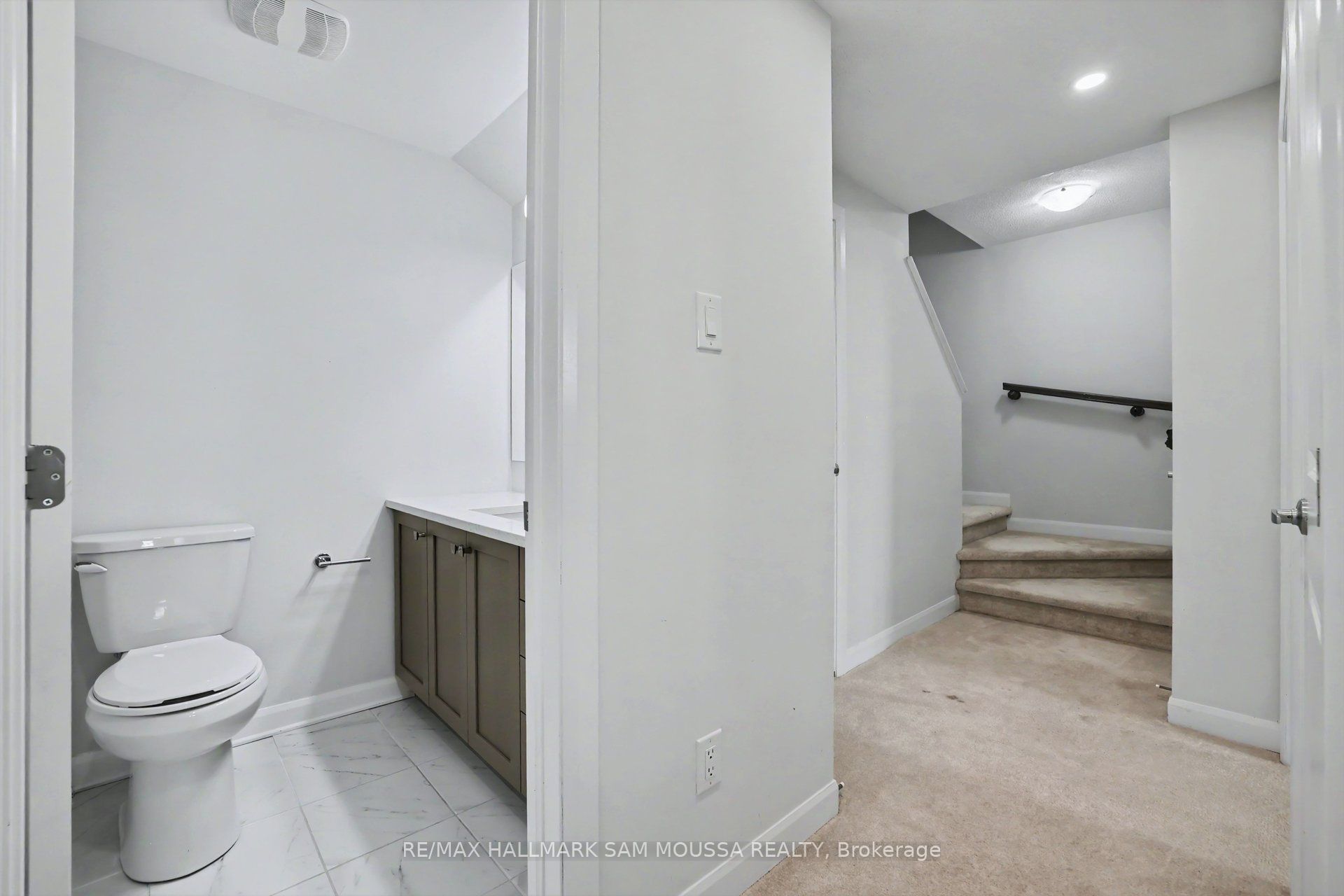 215 Eldorado Private A Property Photo 25