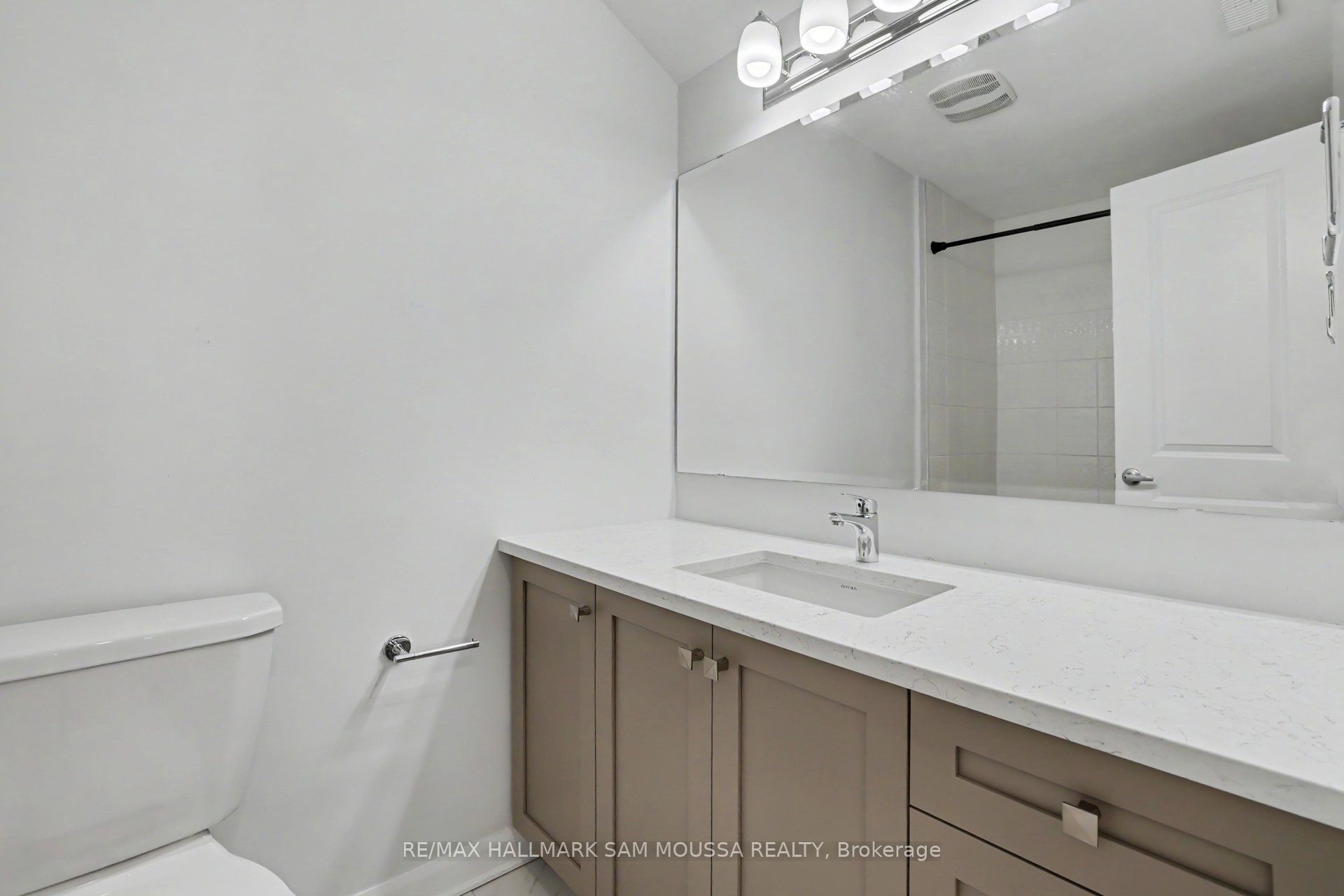 215 Eldorado Private A Property Photo 34